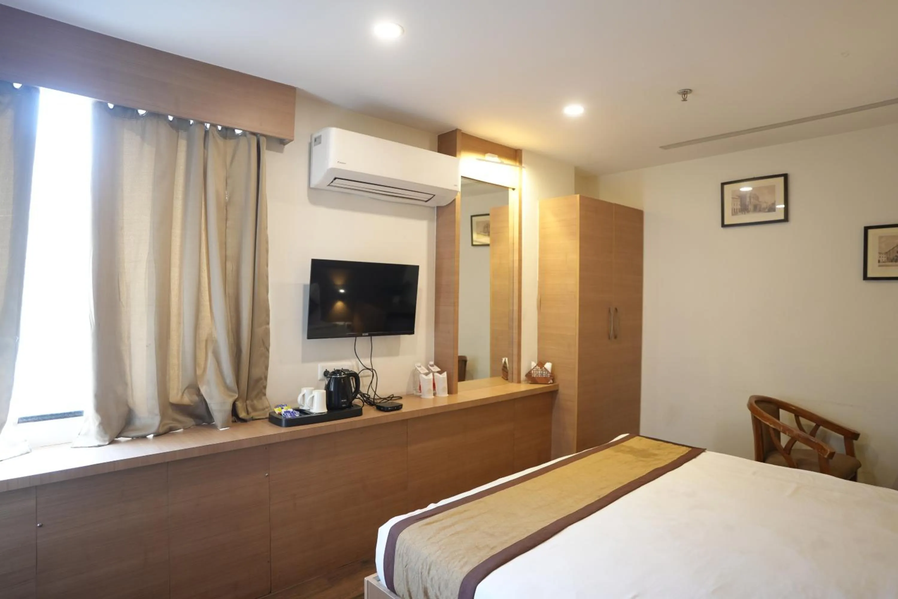 Bed in HOTEL SILKHOUSE PREMIER