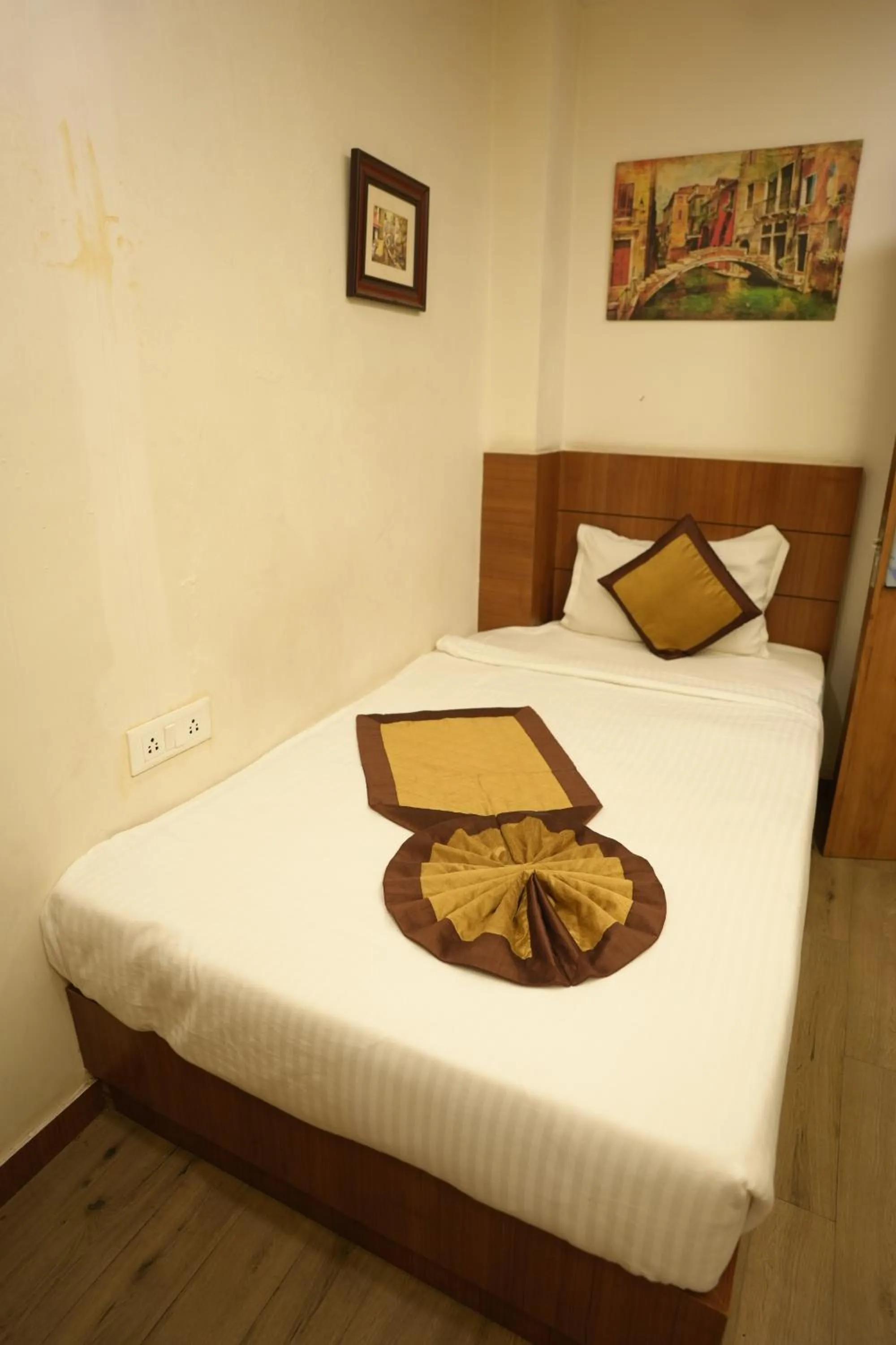 Bed in HOTEL SILKHOUSE PREMIER