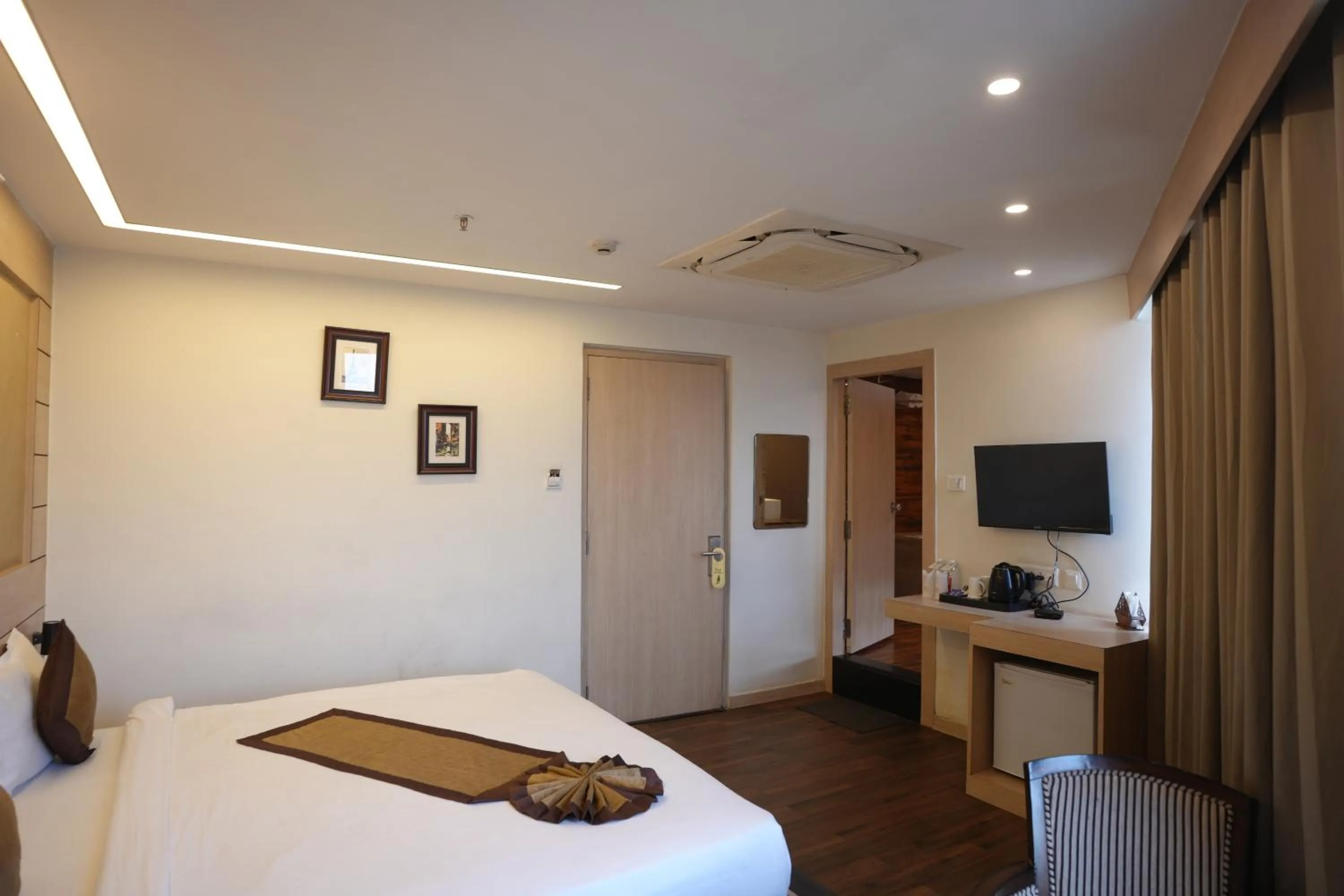 Bed in HOTEL SILKHOUSE PREMIER