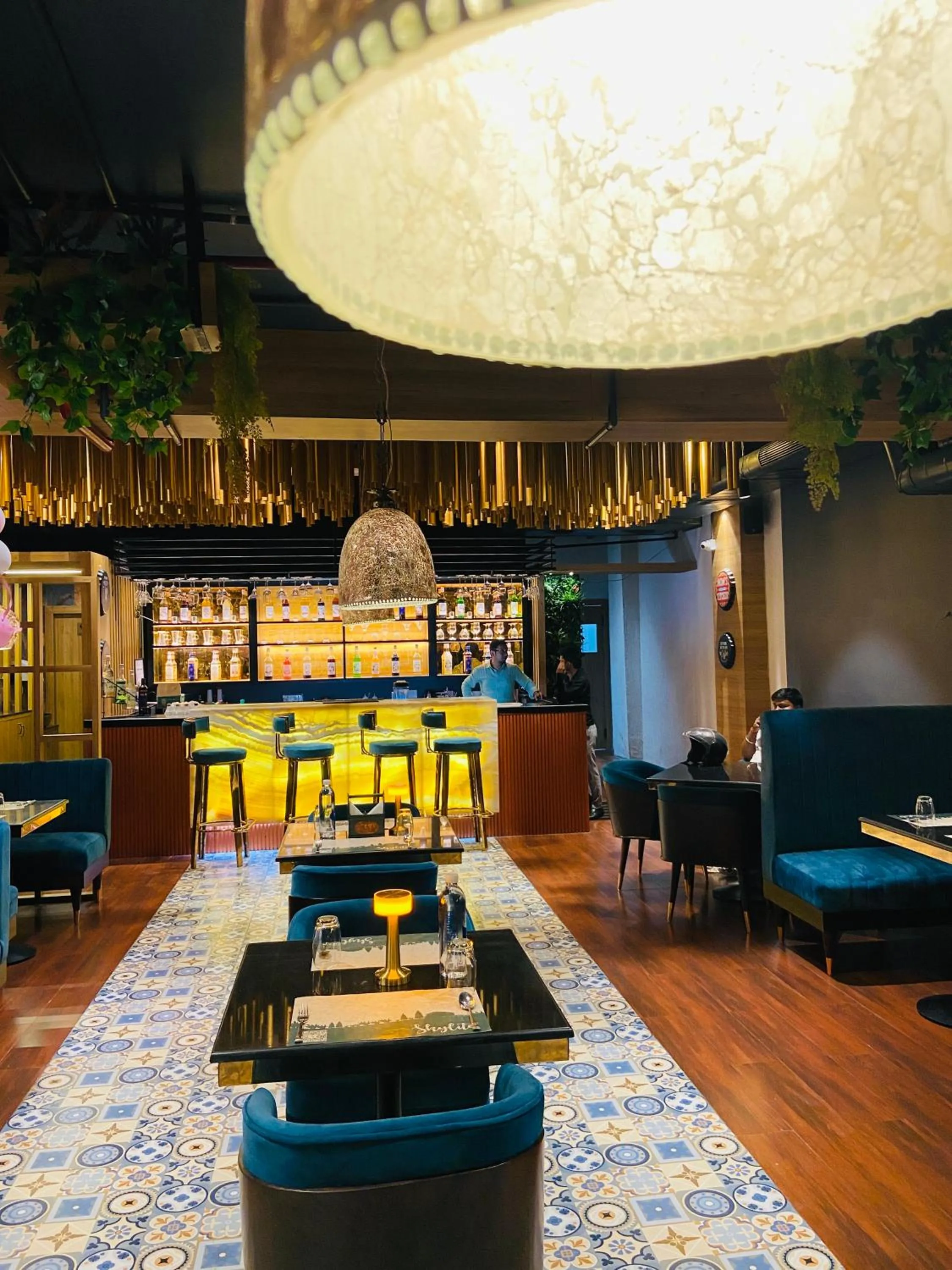 Restaurant/places to eat in HOTEL SILKHOUSE PREMIER