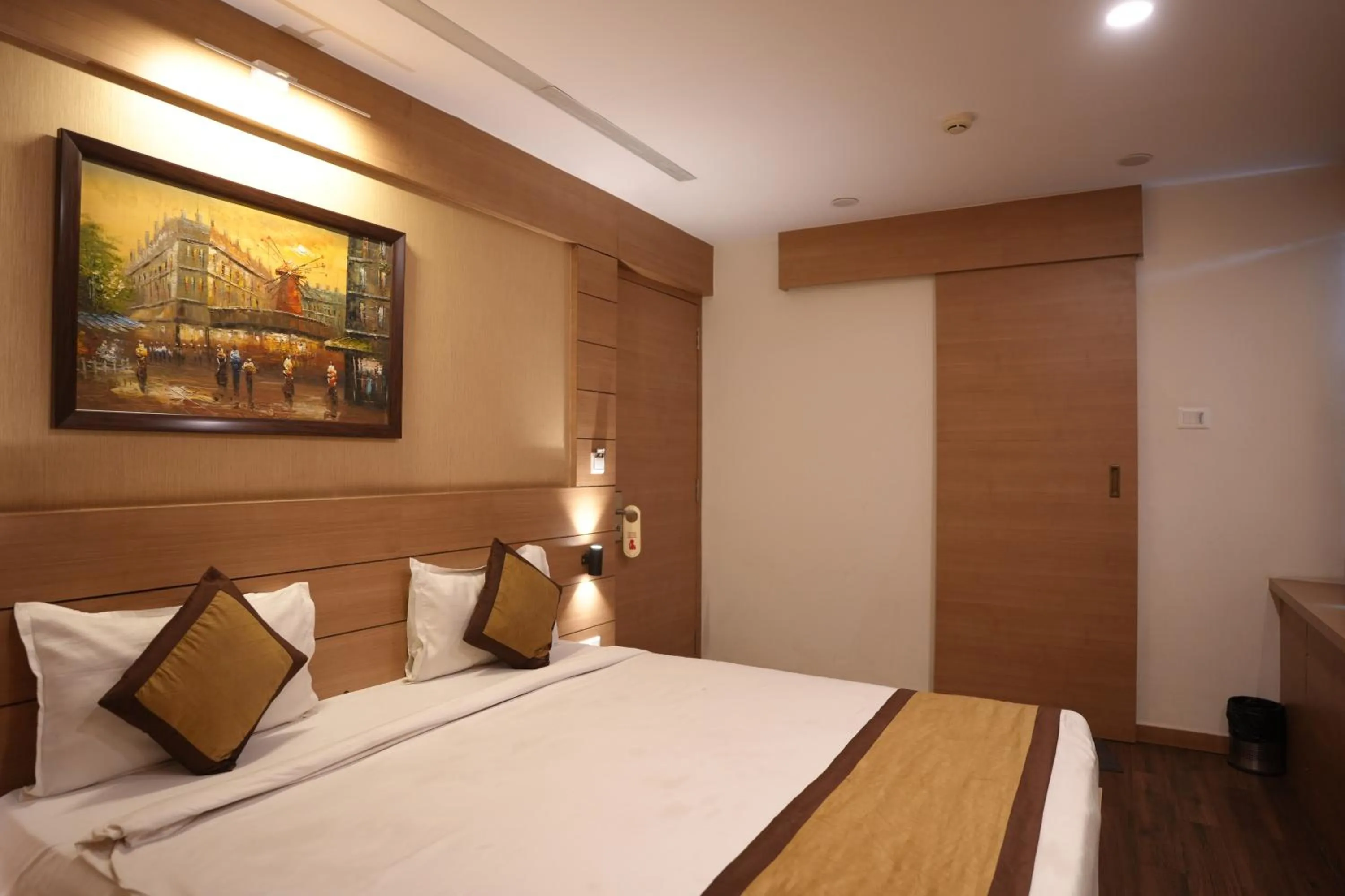 Bed in HOTEL SILKHOUSE PREMIER