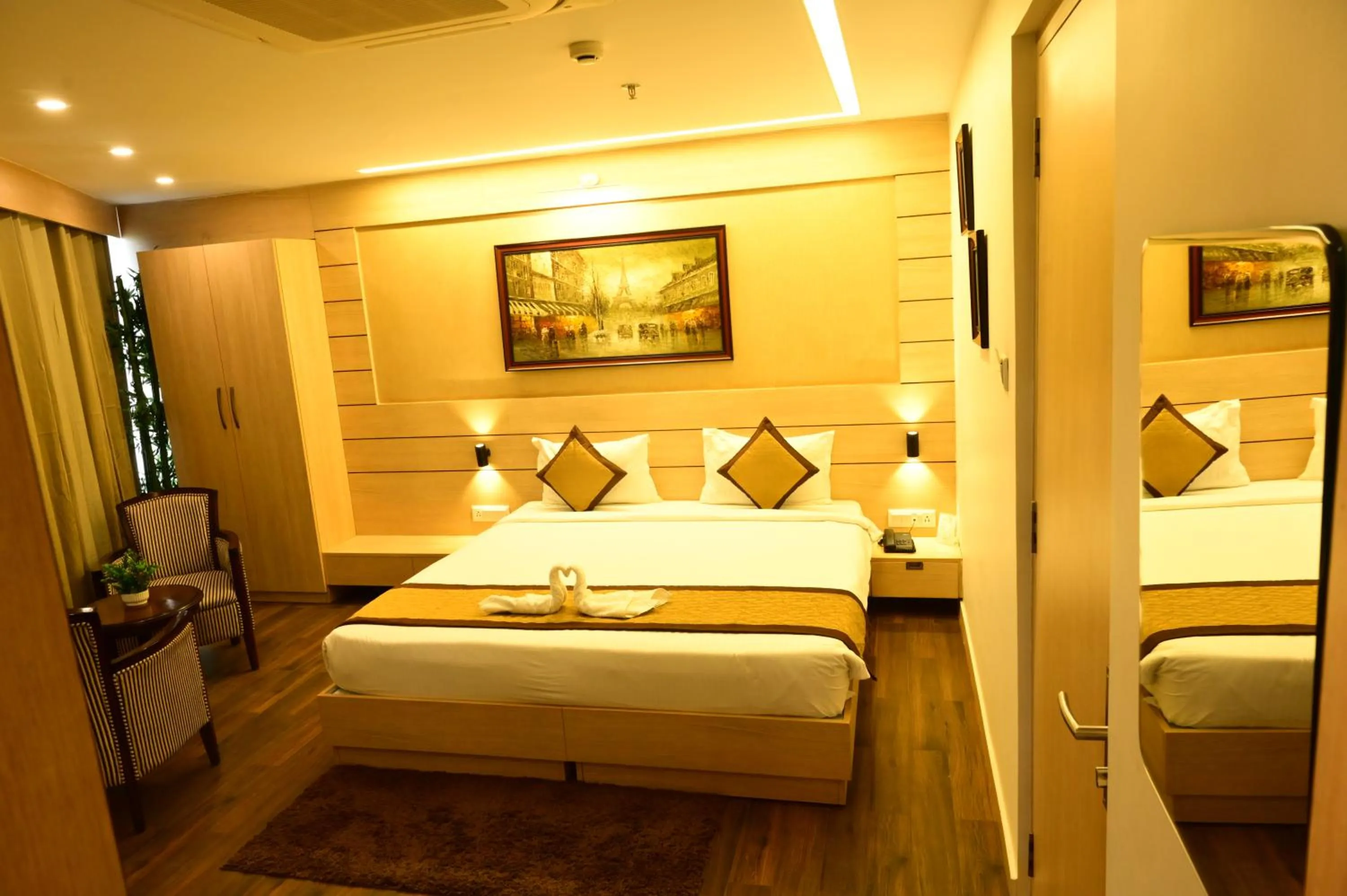 Bedroom, Bed in HOTEL SILKHOUSE PREMIER