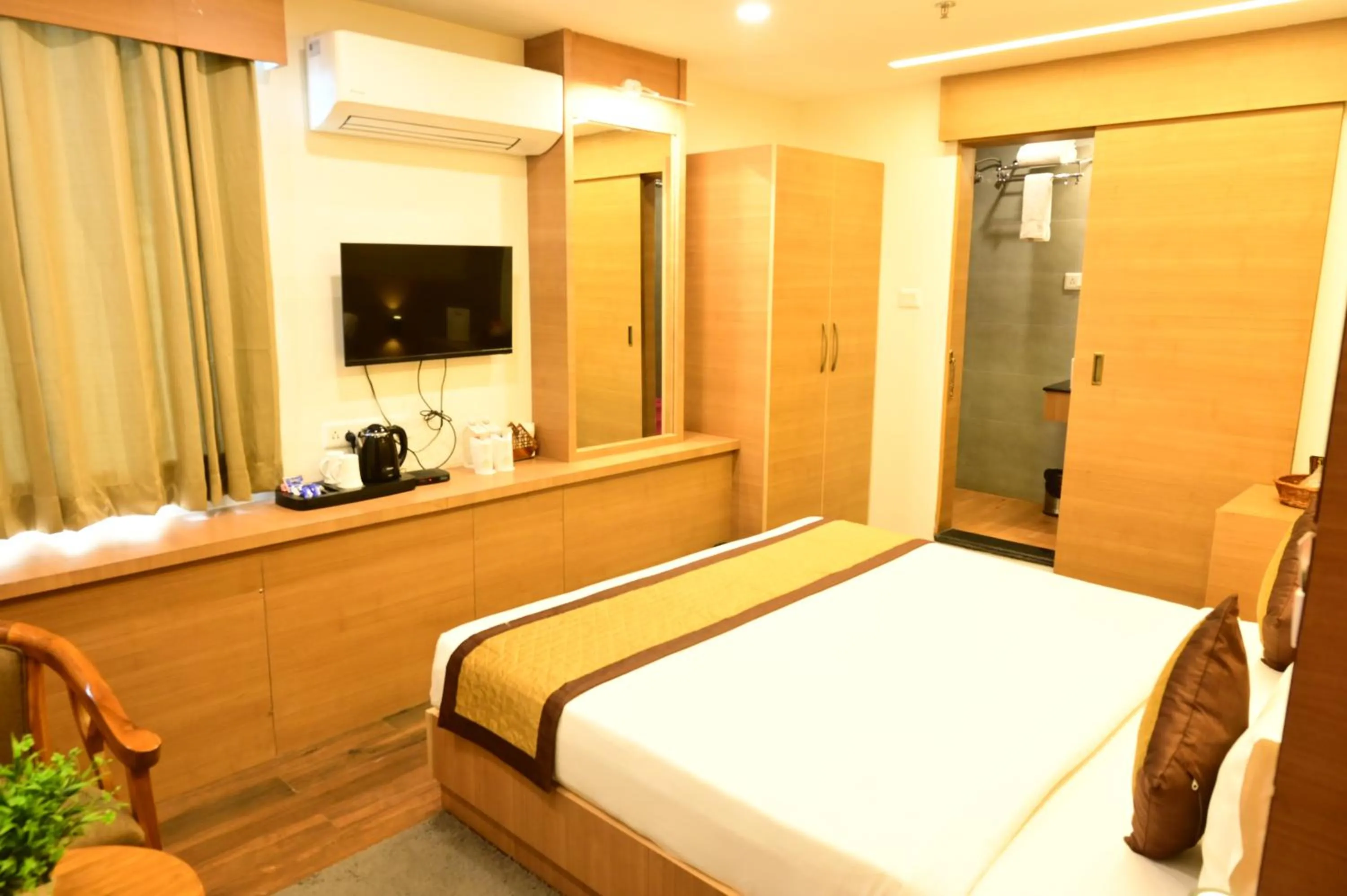 Bed in HOTEL SILKHOUSE PREMIER