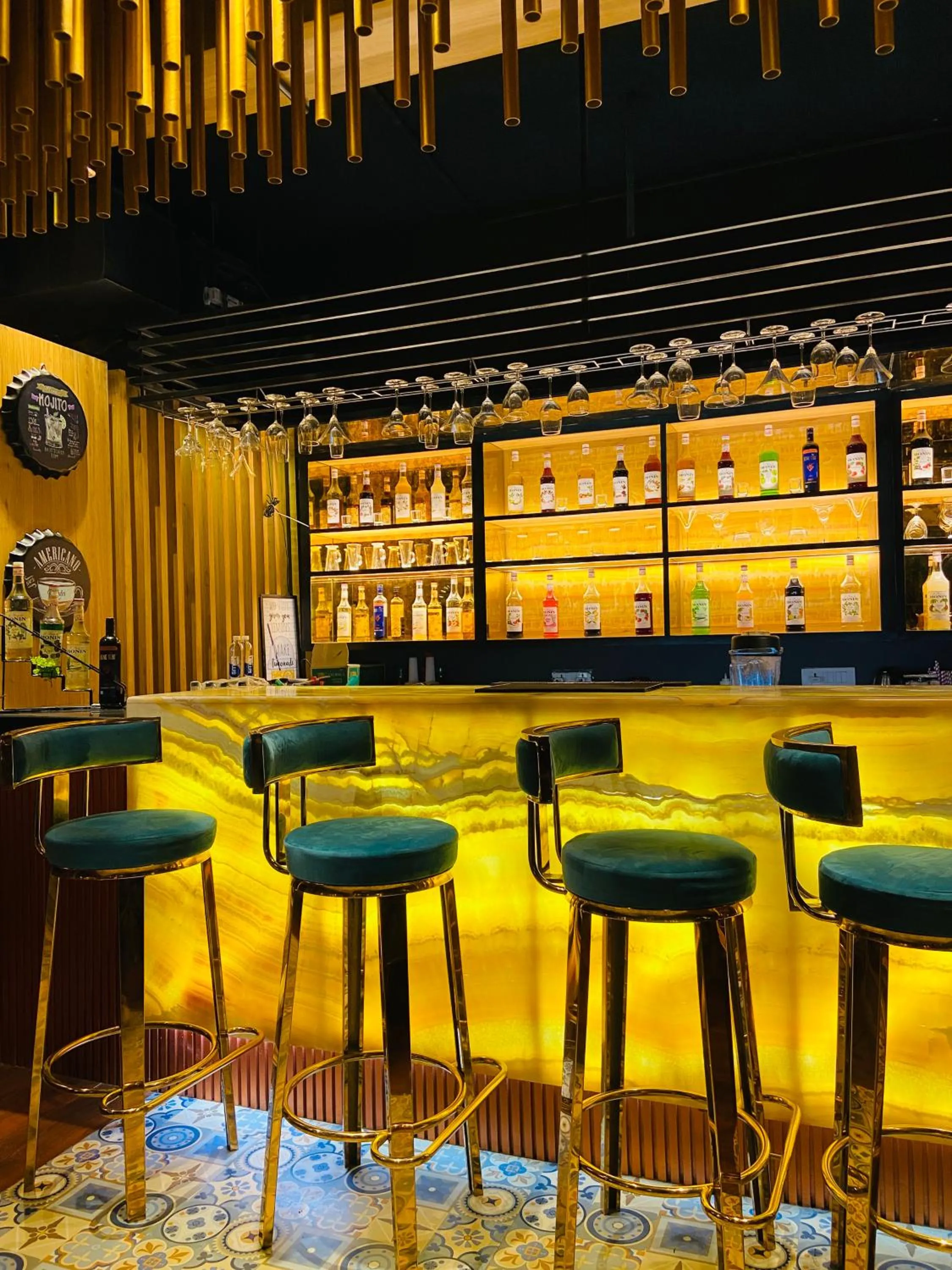 Restaurant/places to eat in HOTEL SILKHOUSE PREMIER