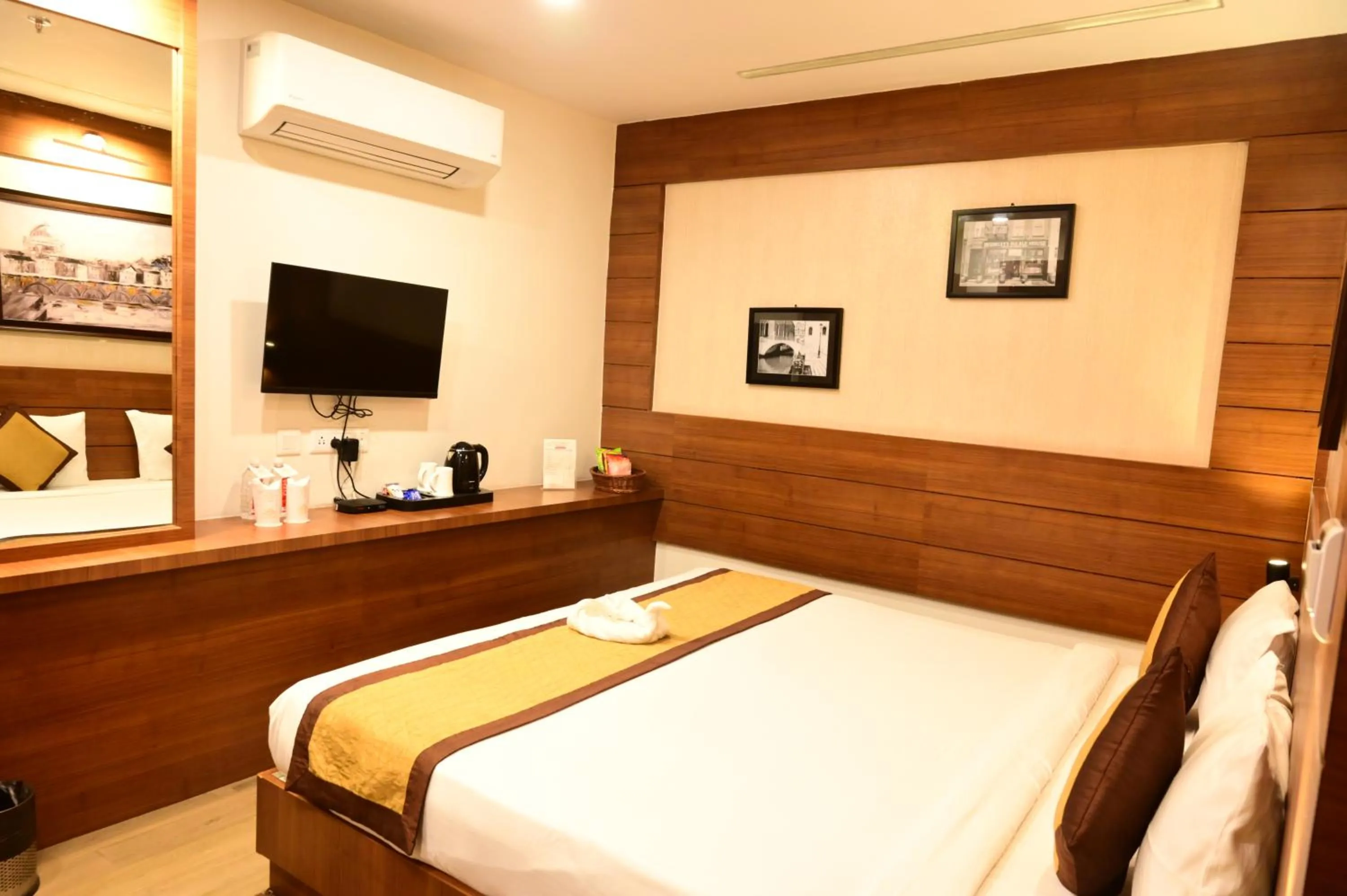 Bed in HOTEL SILKHOUSE PREMIER