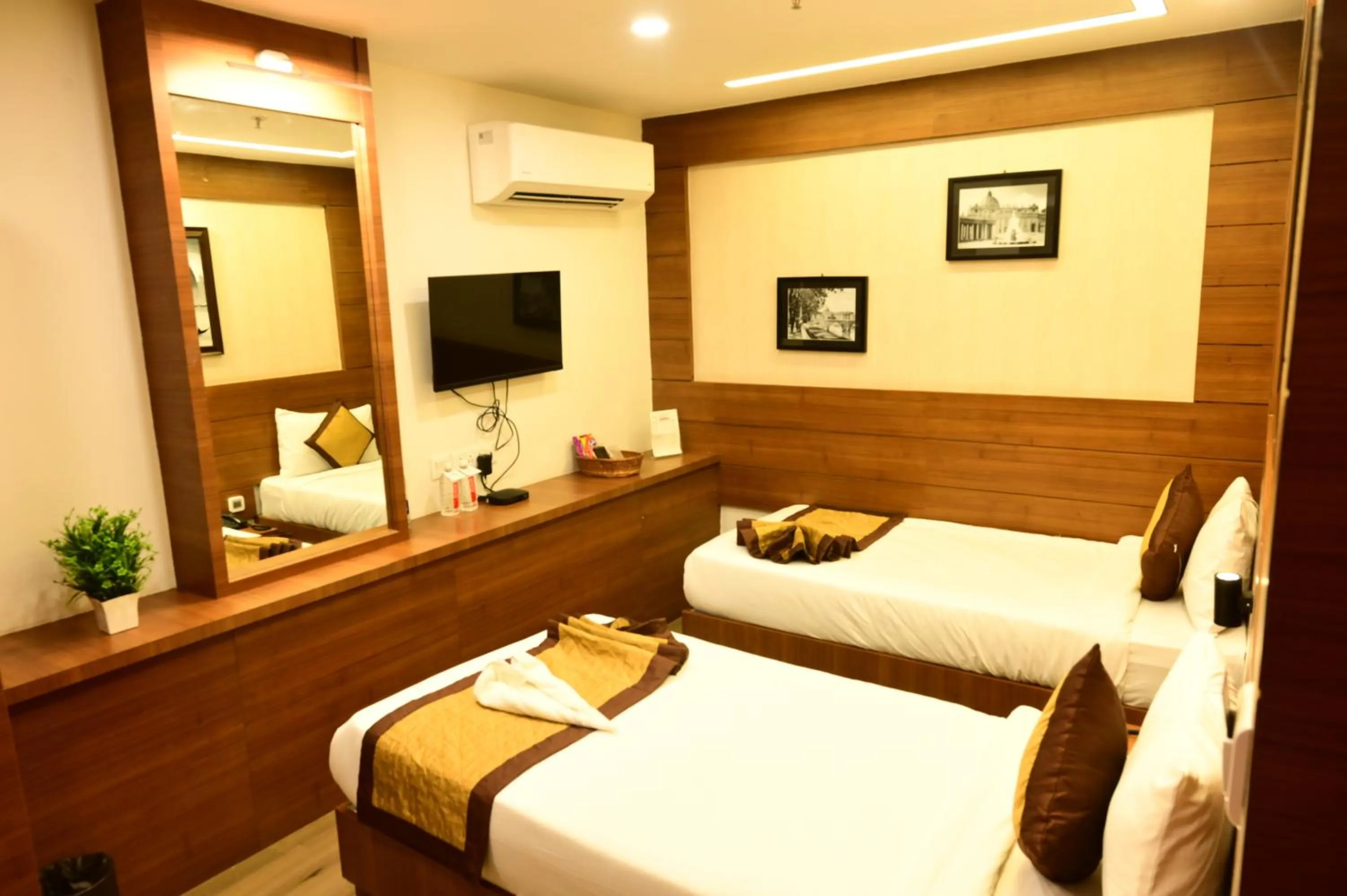 Bed in HOTEL SILKHOUSE PREMIER