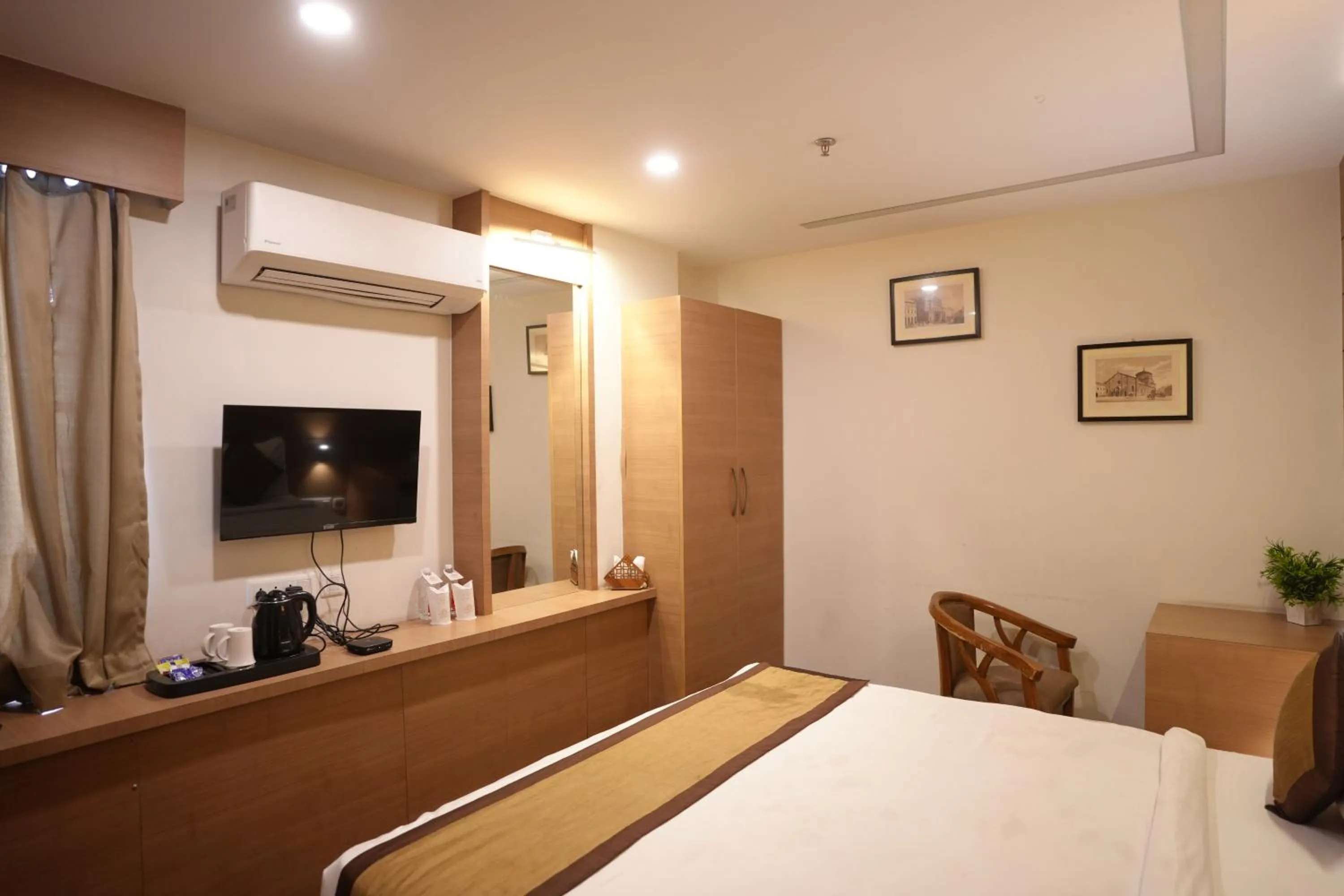 Bed in HOTEL SILKHOUSE PREMIER