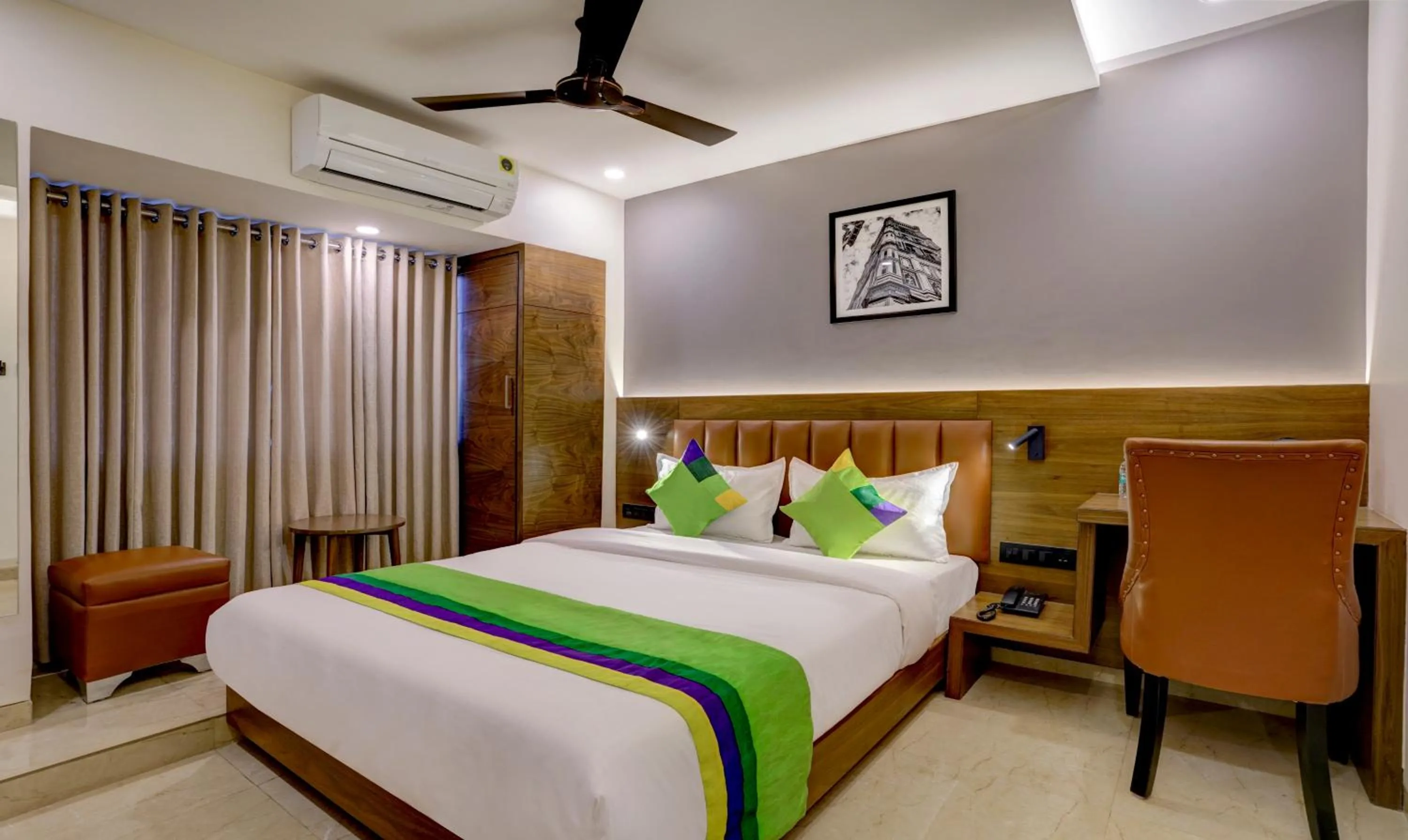 Bedroom, Bed in Treebo Castle Rock Inn