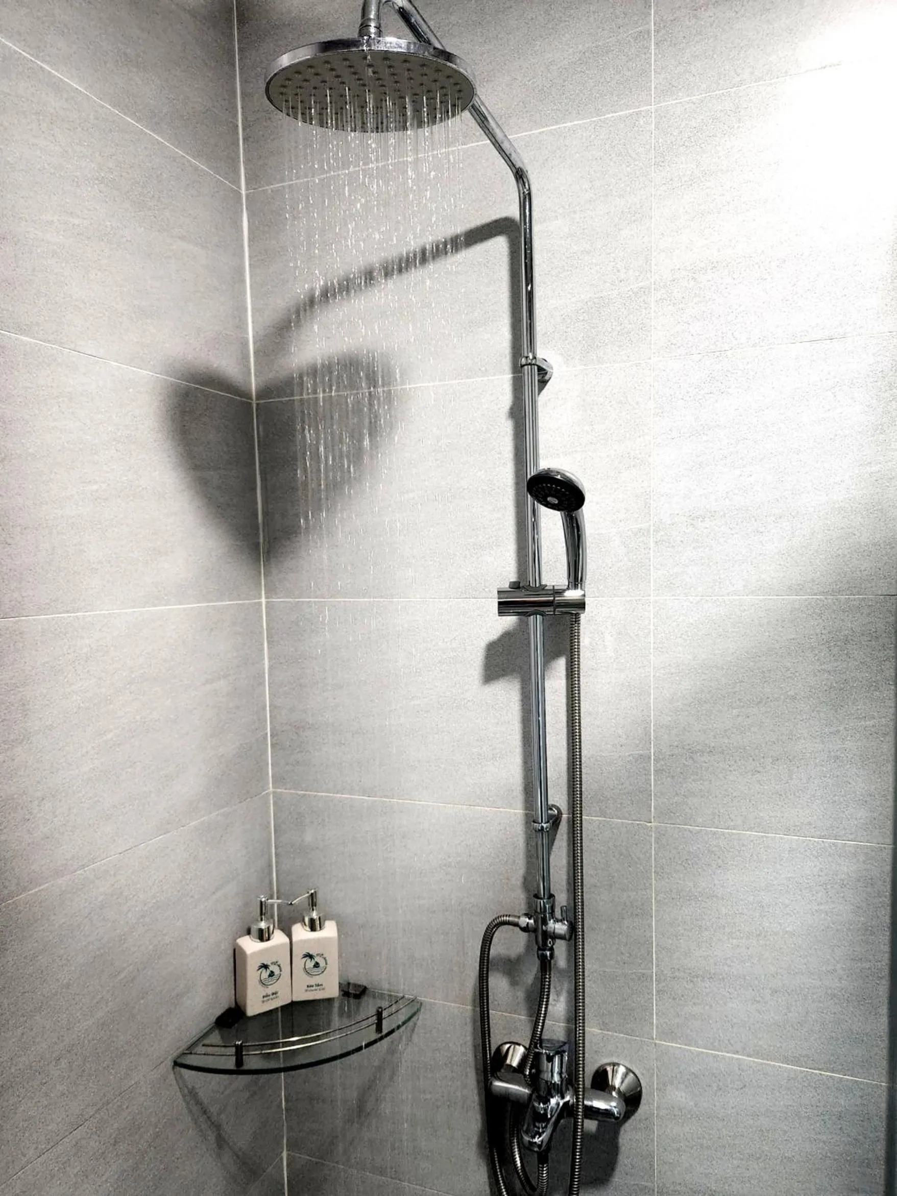 Shower in Mi Amor Luxury Island Apartment - 3 minutes to the beach