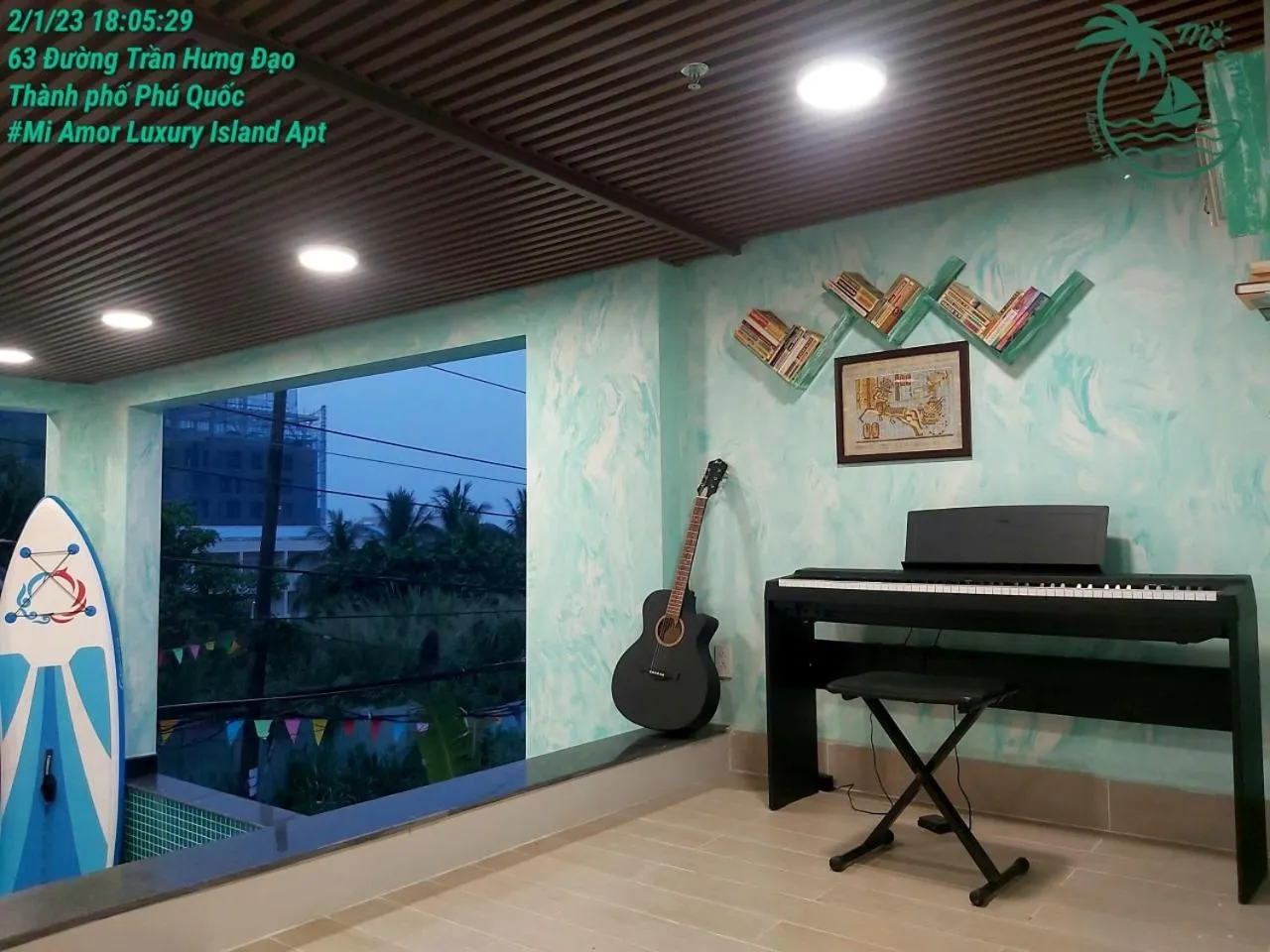 Communal lounge/ TV room in Mi Amor Luxury Island Apartment - 3 minutes to the beach