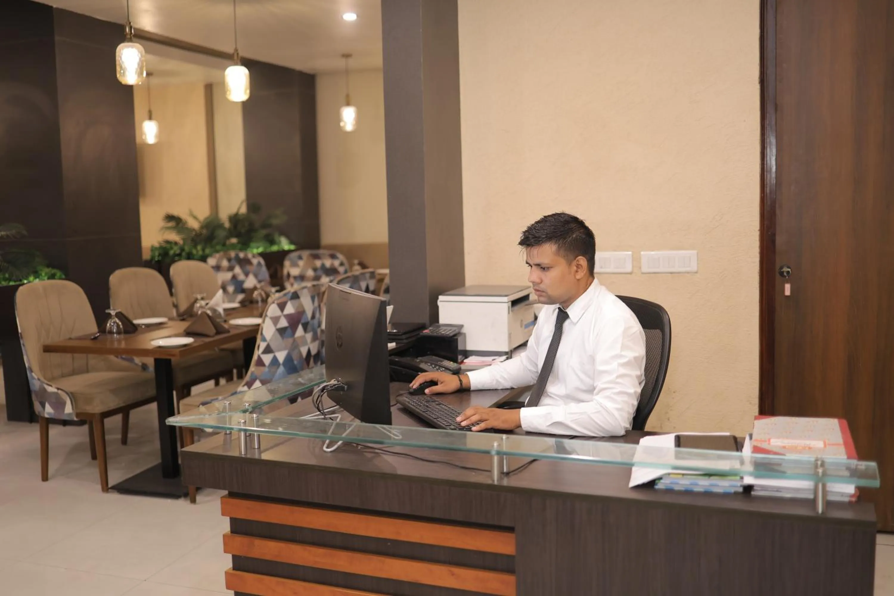 Restaurant/places to eat in Hide Away Studios