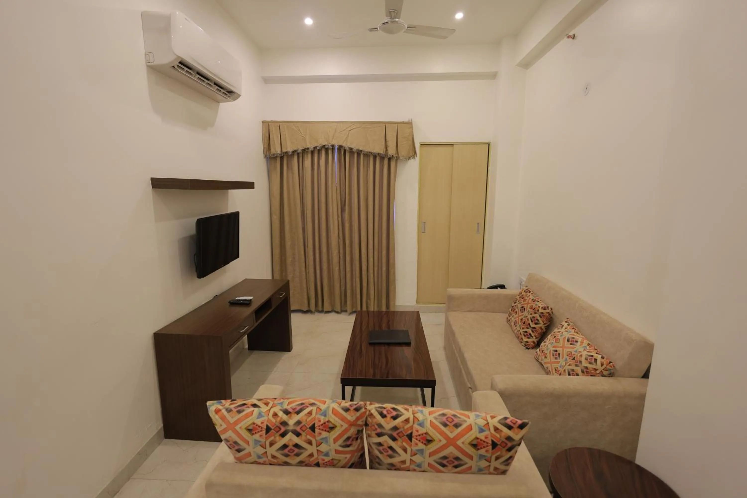 Living room in Hide Away Studios