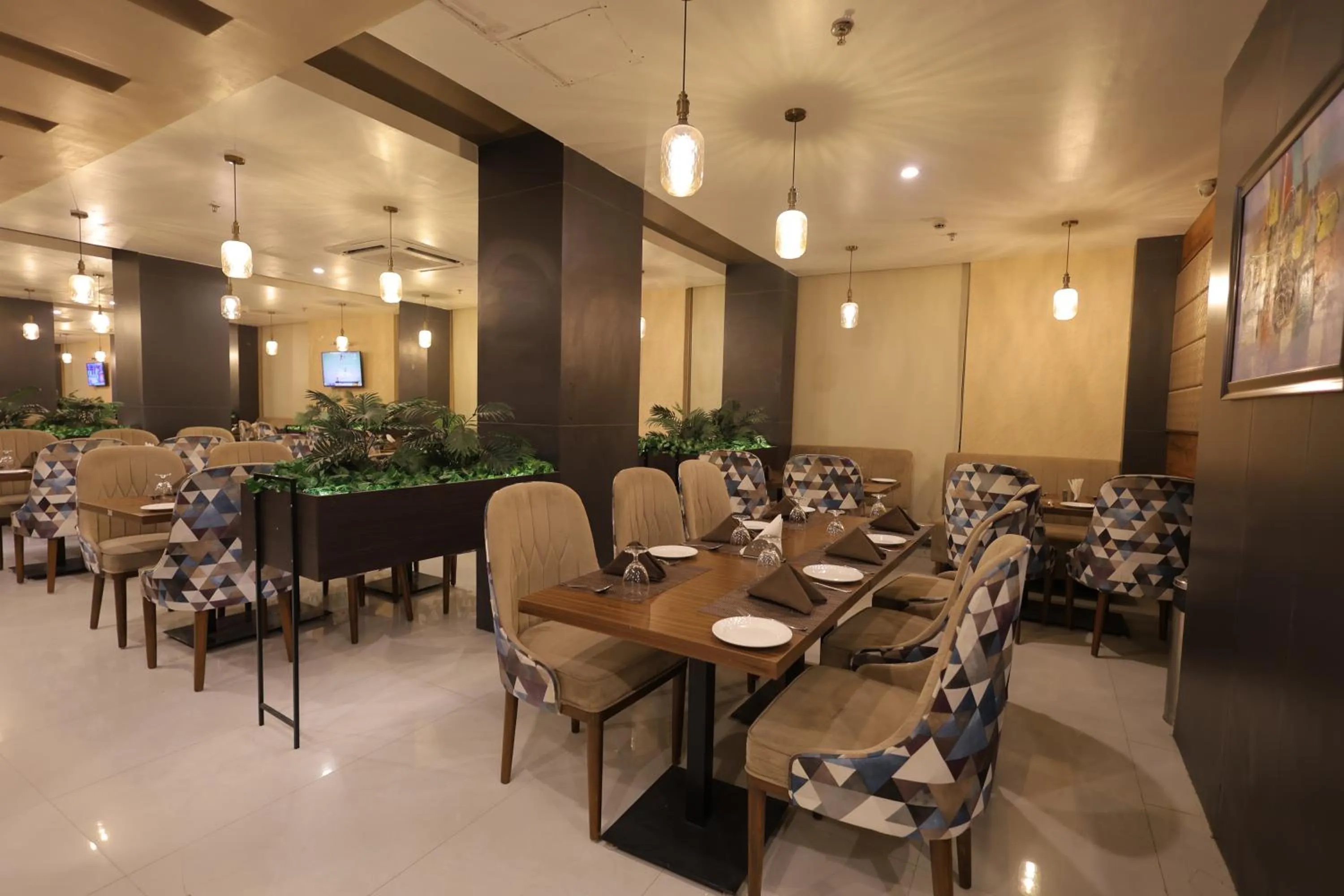 Restaurant/places to eat in Hide Away Studios