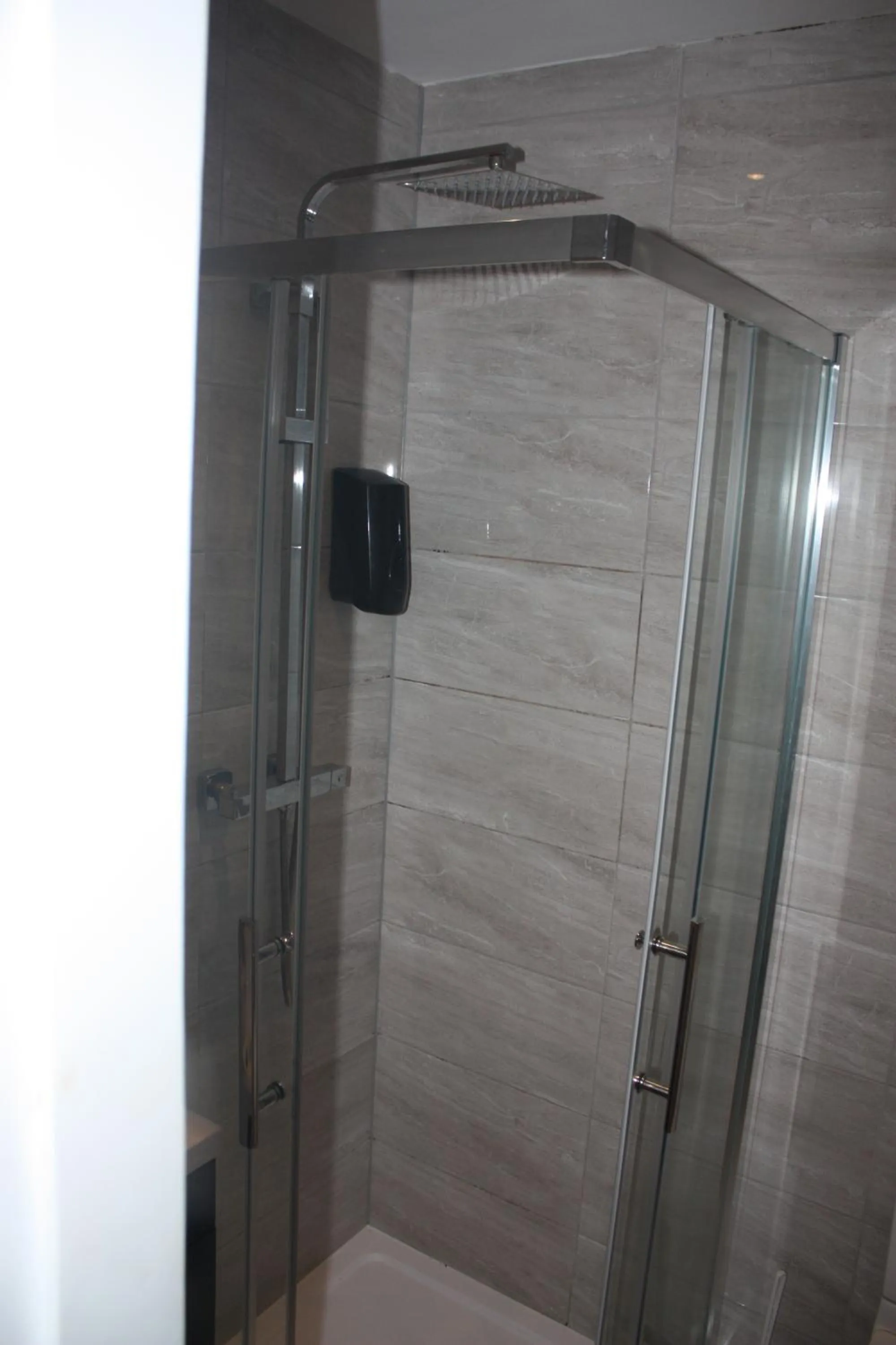 Shower in Dockside Lodge