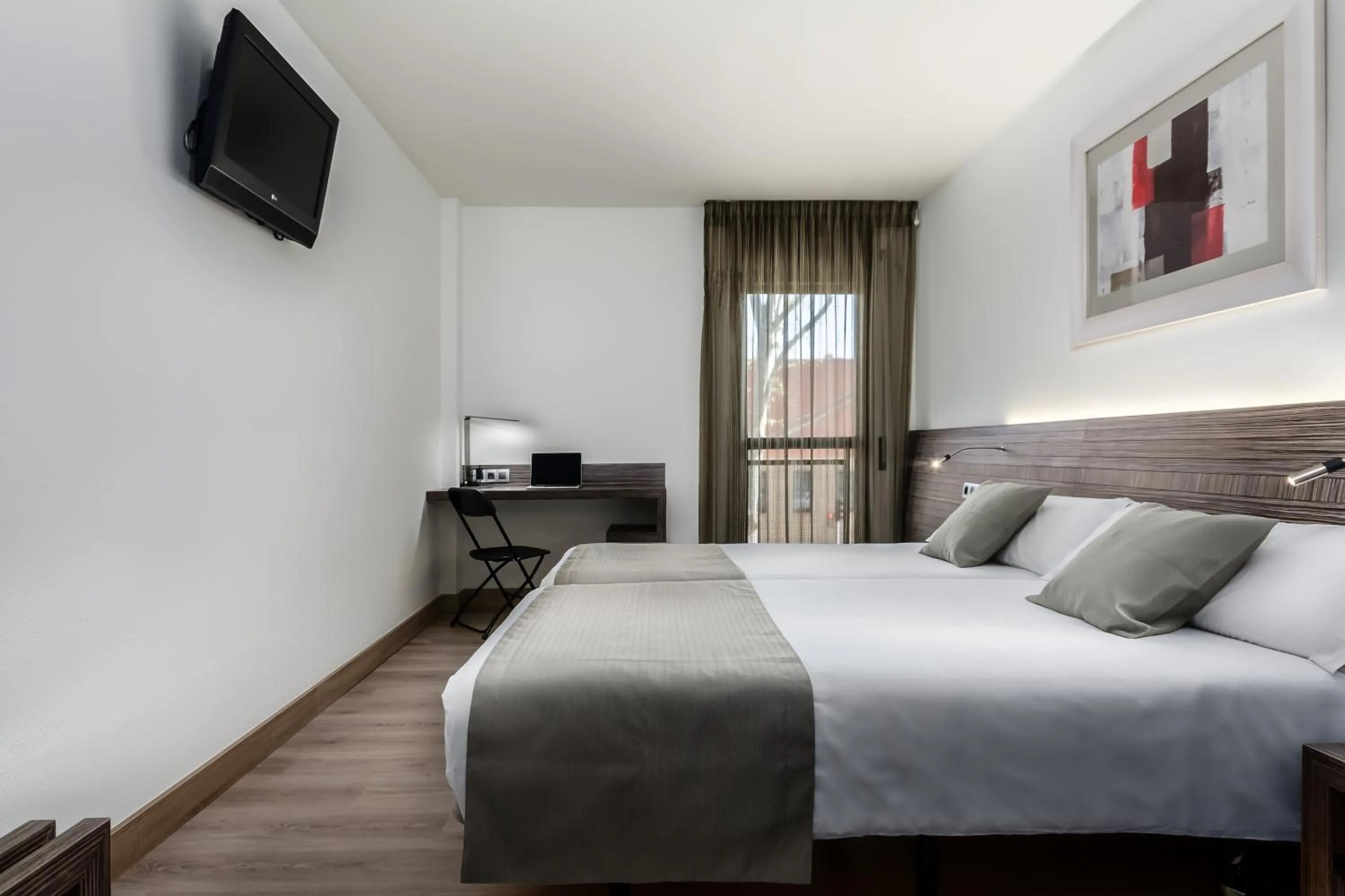 Bedroom, Bed in Hotel HC*** Mollet Barcelona