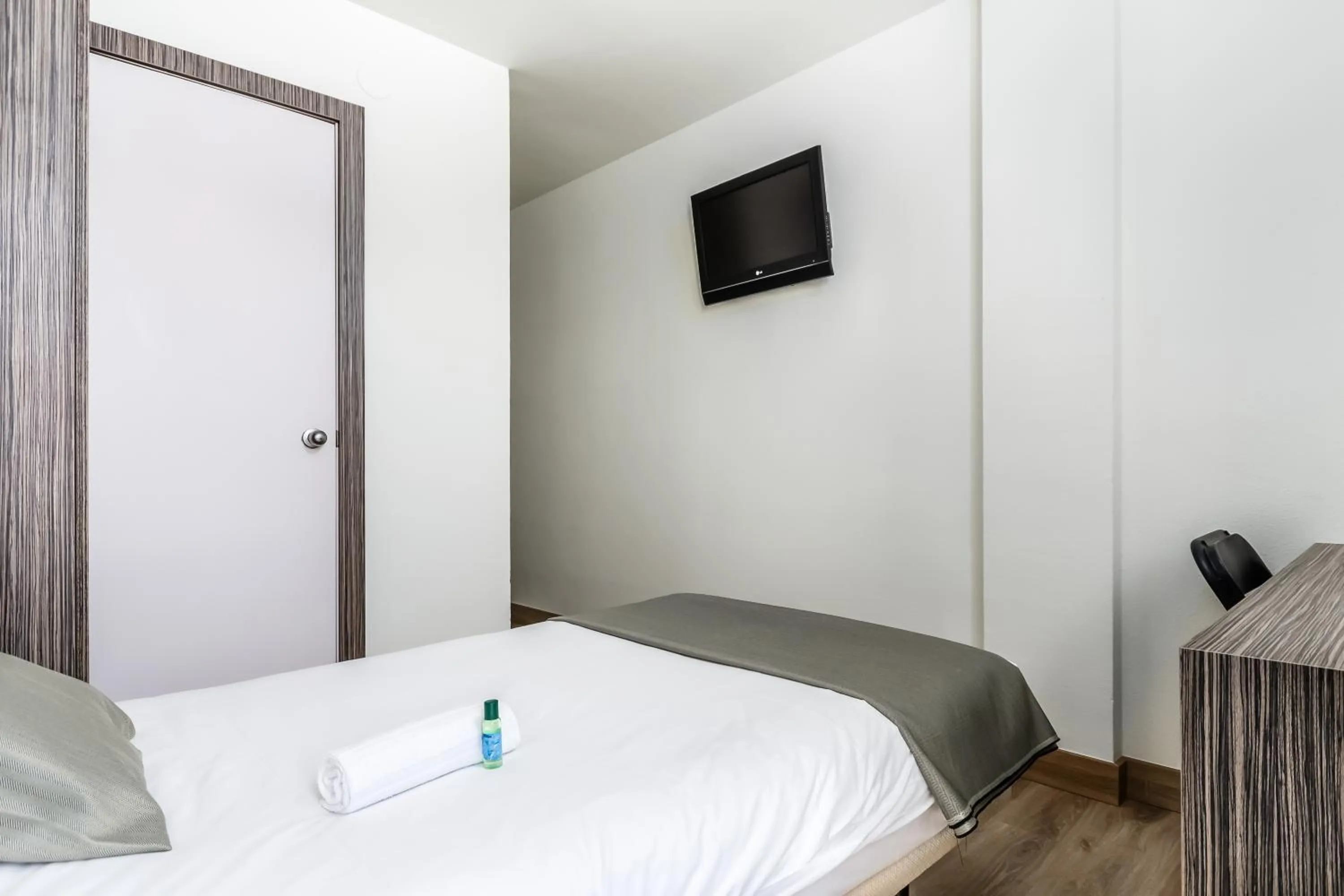 Bedroom, Bed in Hotel HC*** Mollet Barcelona