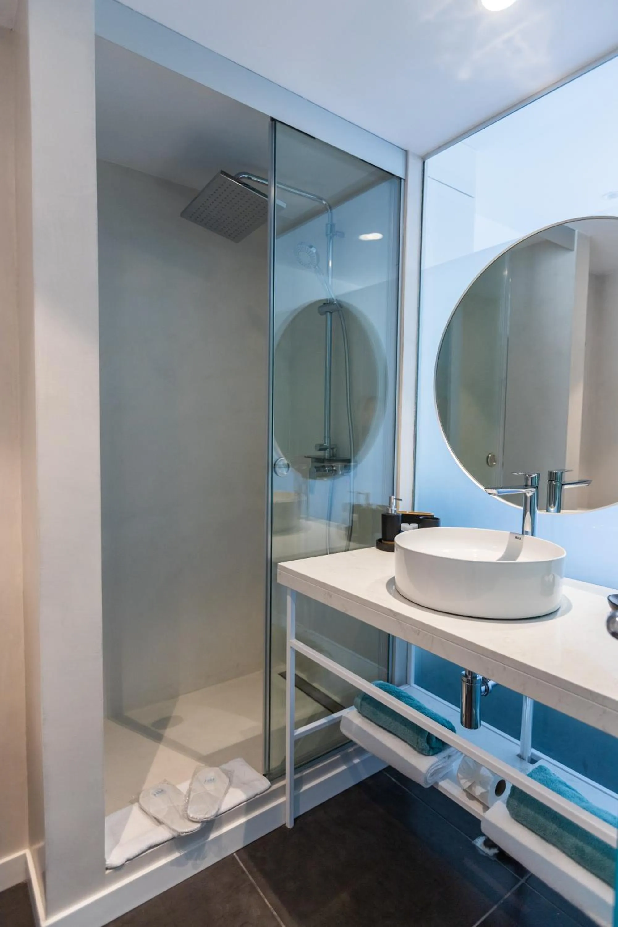 Shower in Hotel 54 Barceloneta