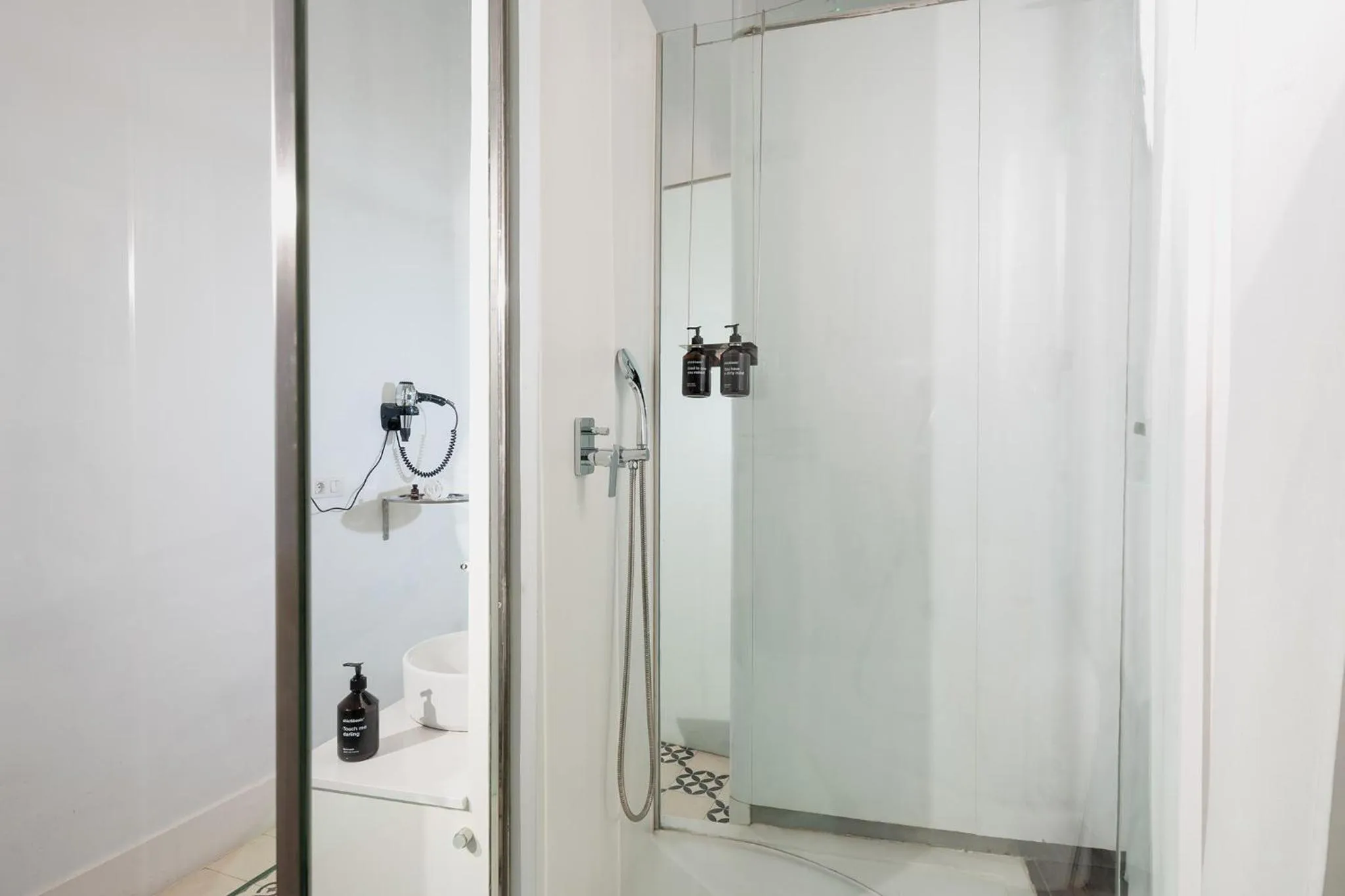 Shower in Chic & Basic Born Boutique Hotel