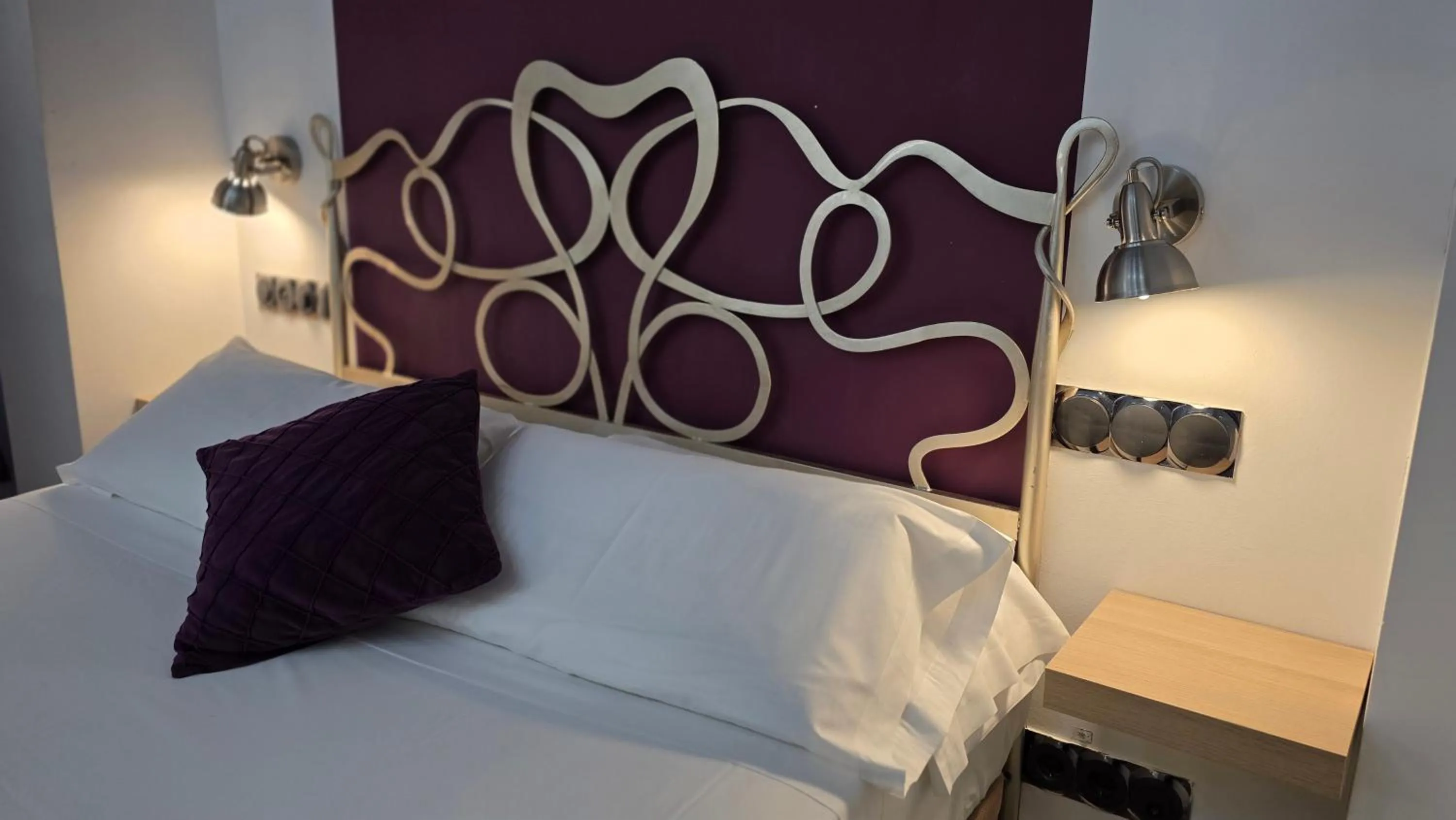 Bed in Hostal Santa Ana Colors