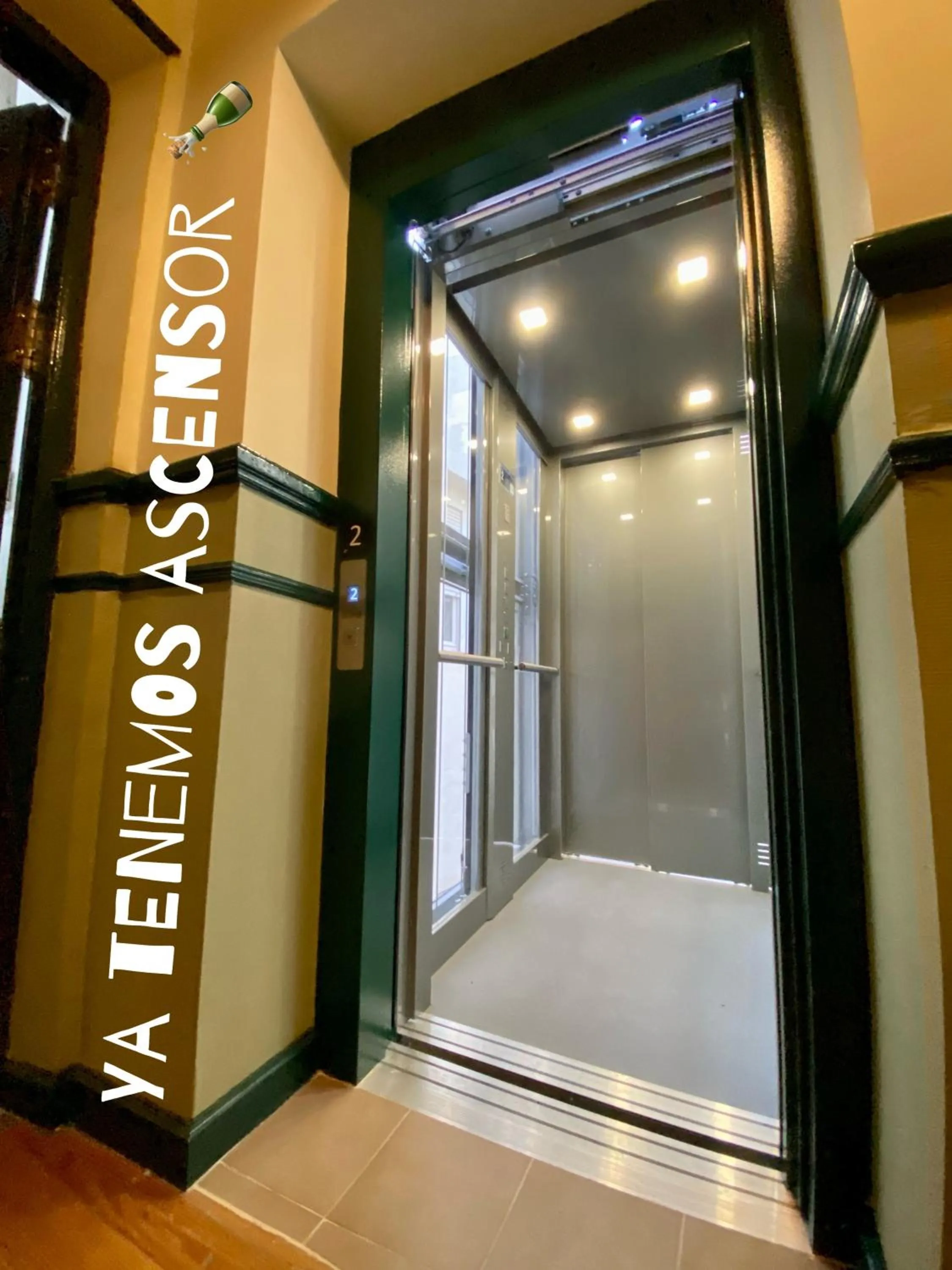 elevator in Hostal Santa Ana Colors