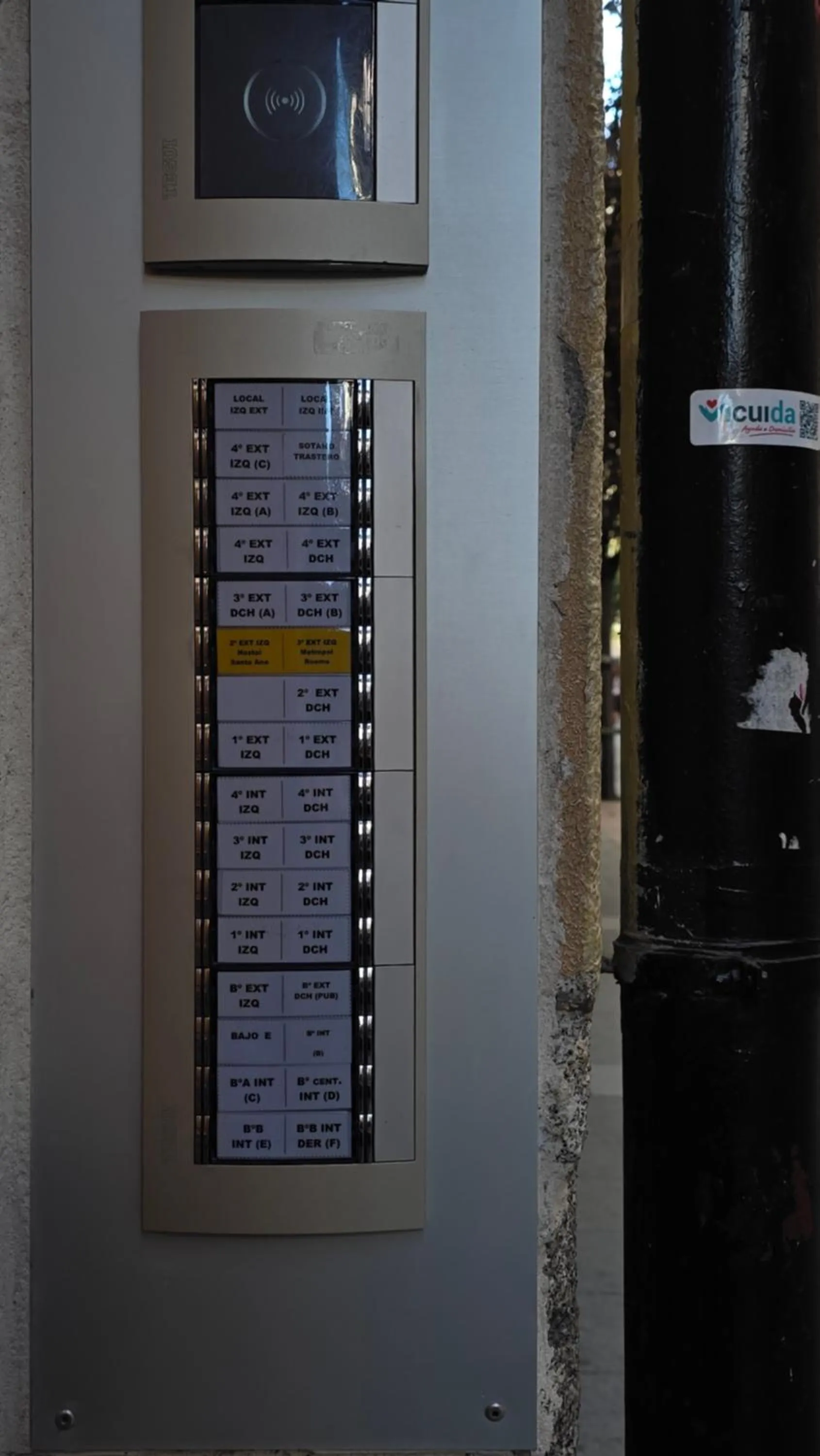 Property building in Hostal Santa Ana Colors