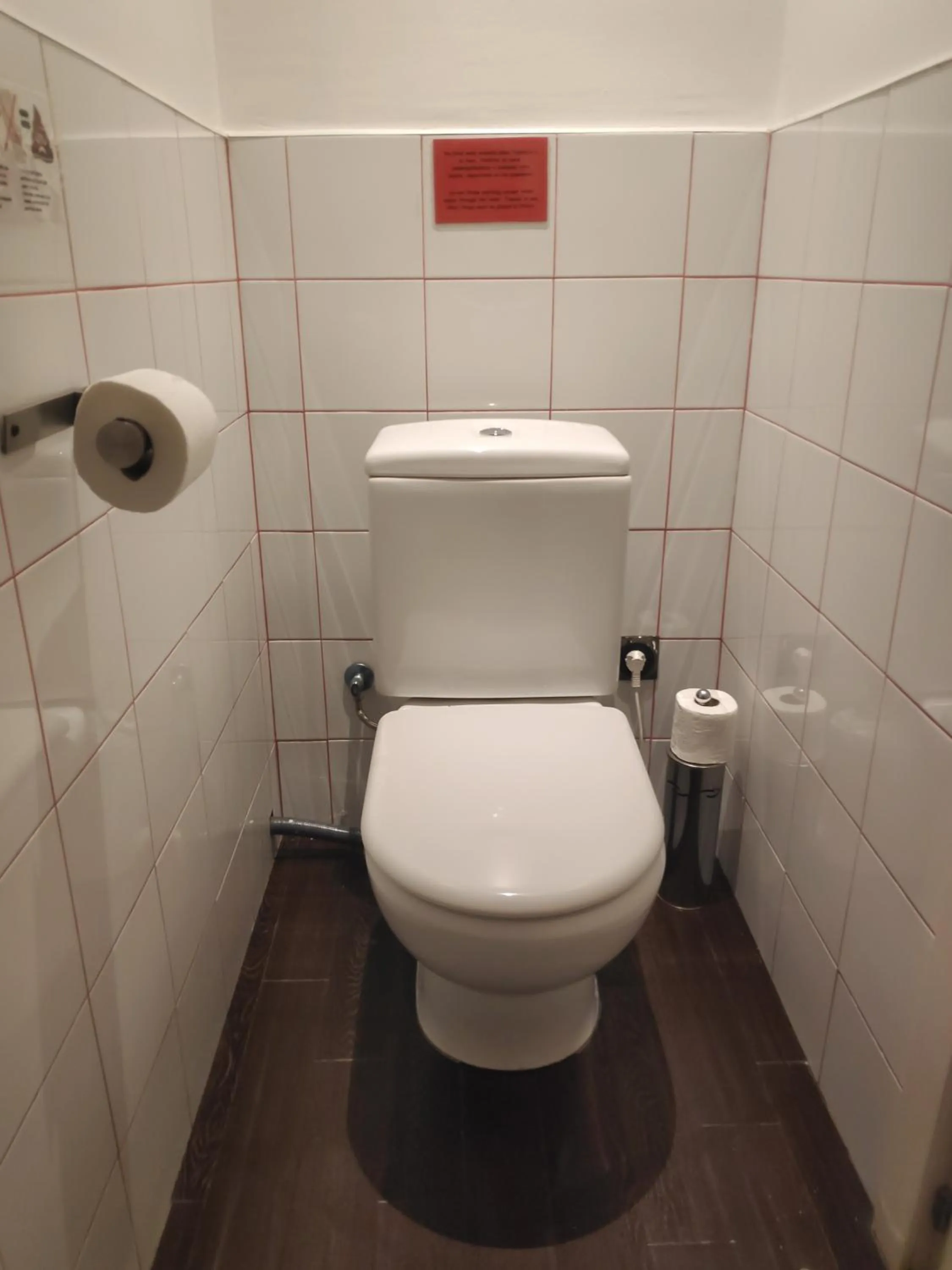 Toilet in Hostal Santa Ana Colors