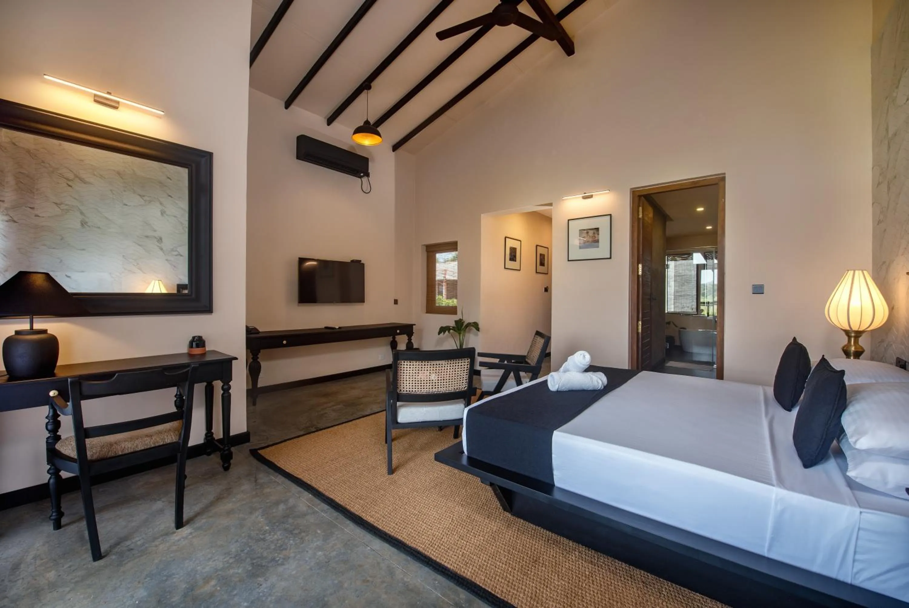 Photo of the whole room, Bed in Ceylon Breeze Sigiriya
