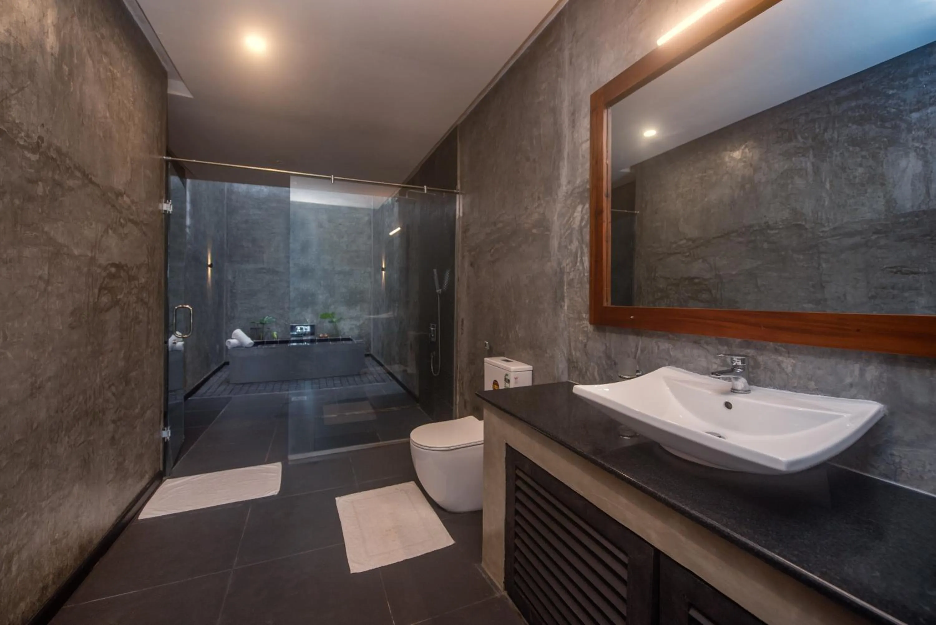 Shower in Ceylon Breeze Sigiriya