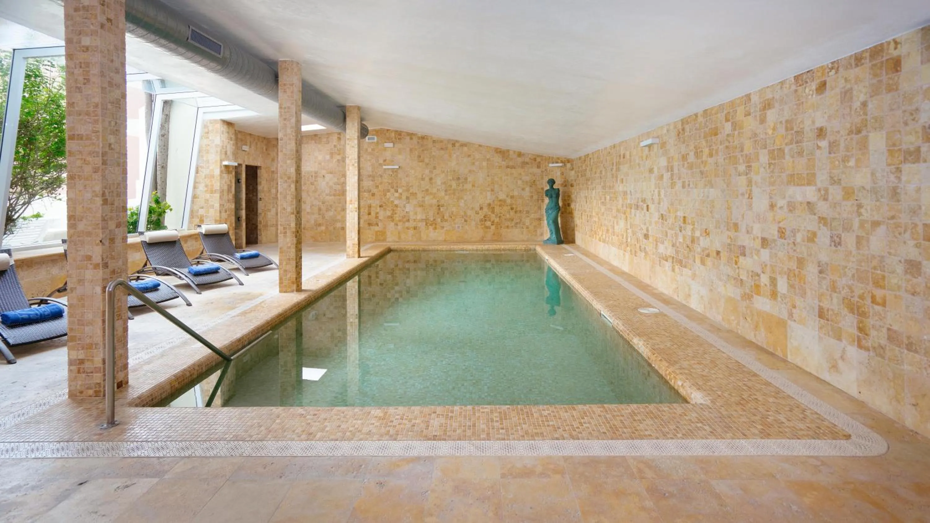 Swimming pool in THB Maria Isabel - Adults Only