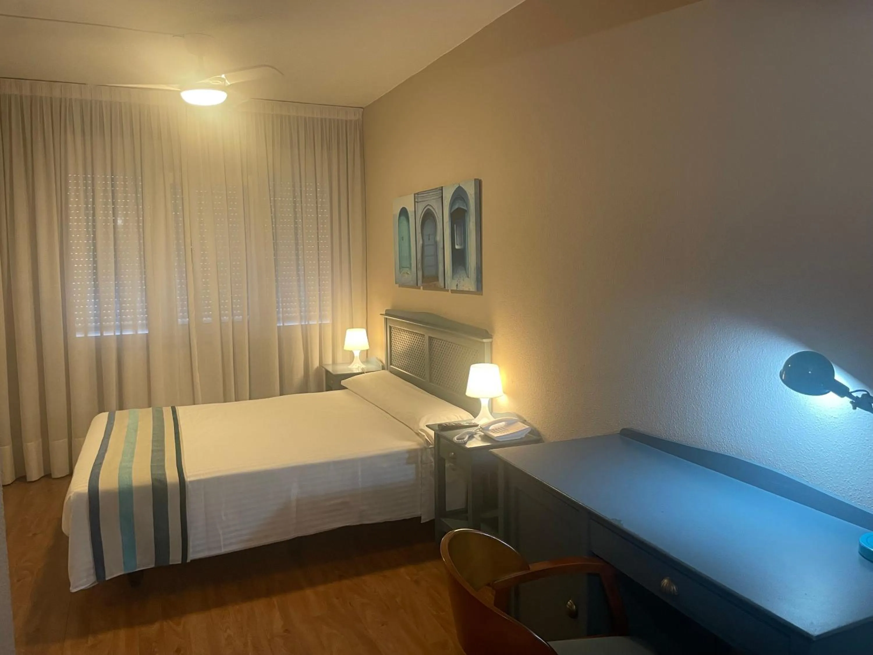 Photo of the whole room, Bed in Estudios Aránzazu