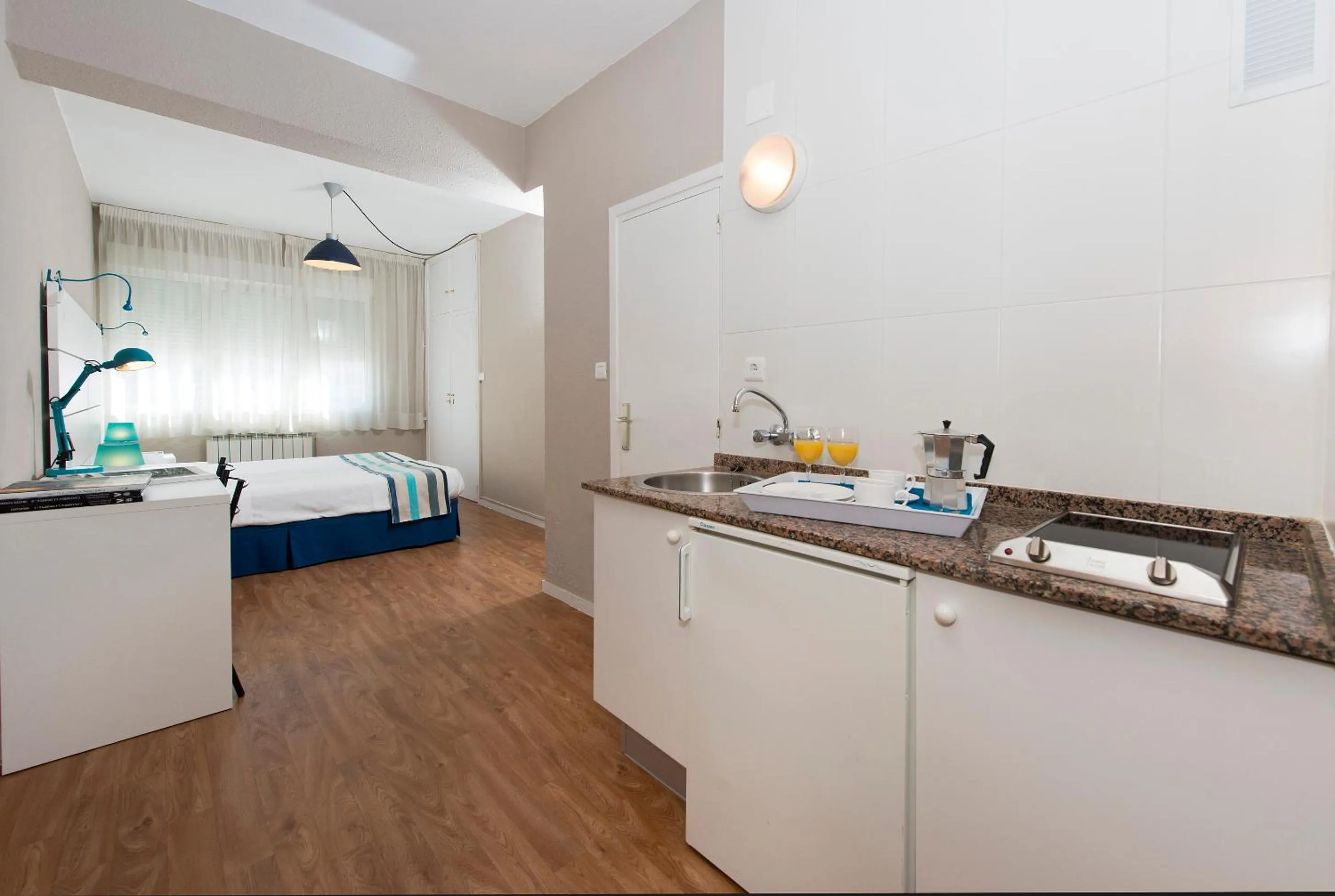 Photo of the whole room, Bed in Estudios Aránzazu