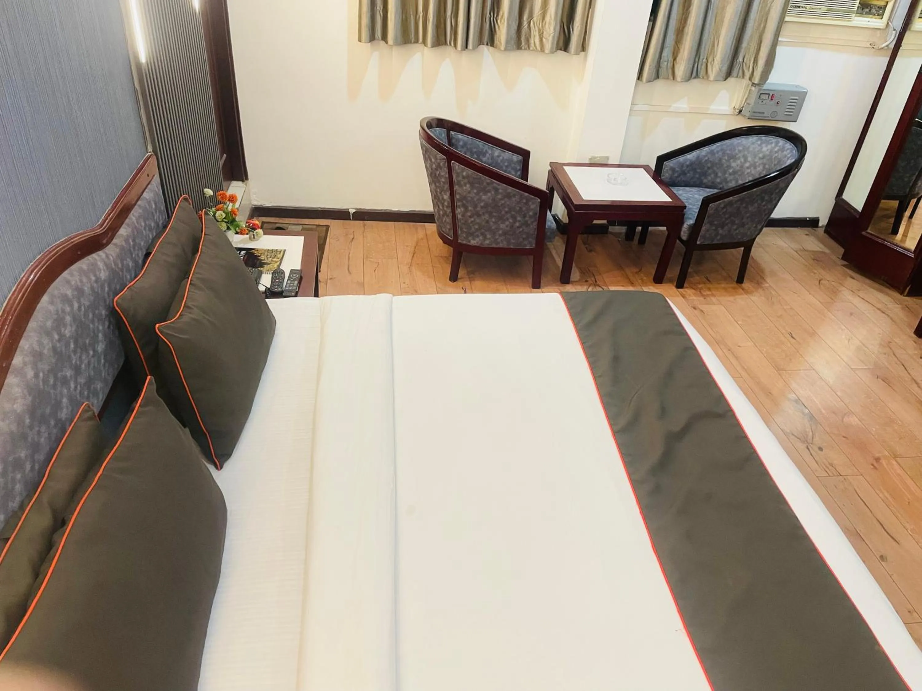 THE ROYAL PRESIDENCY INN