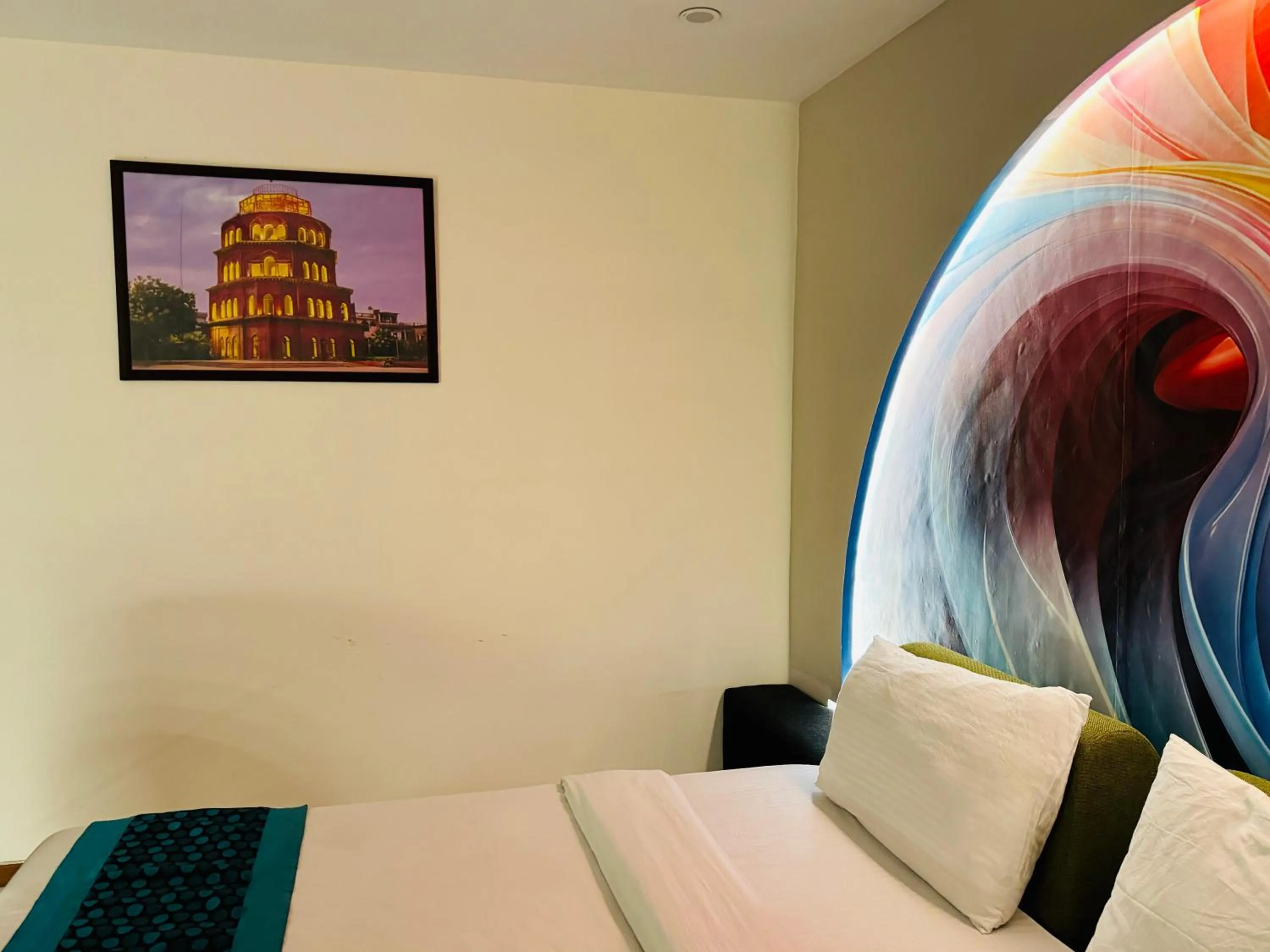 THE ROYAL PRESIDENCY INN