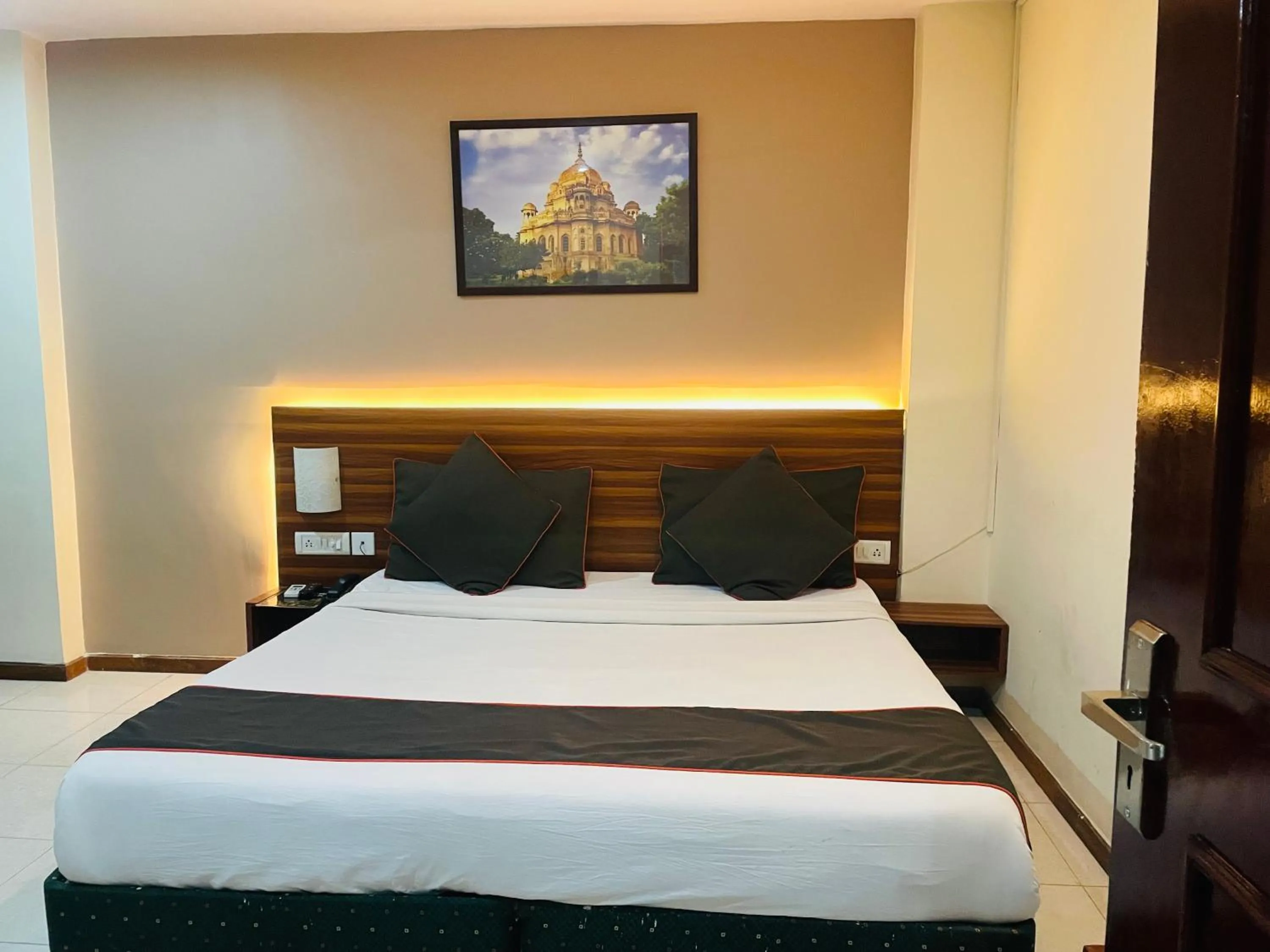 THE ROYAL PRESIDENCY INN