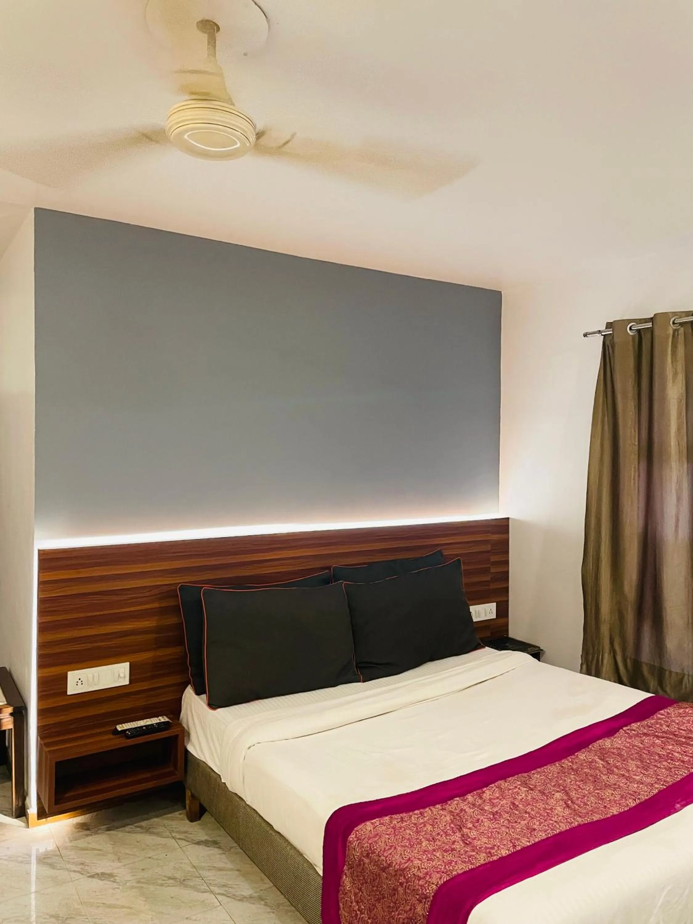 THE ROYAL PRESIDENCY INN