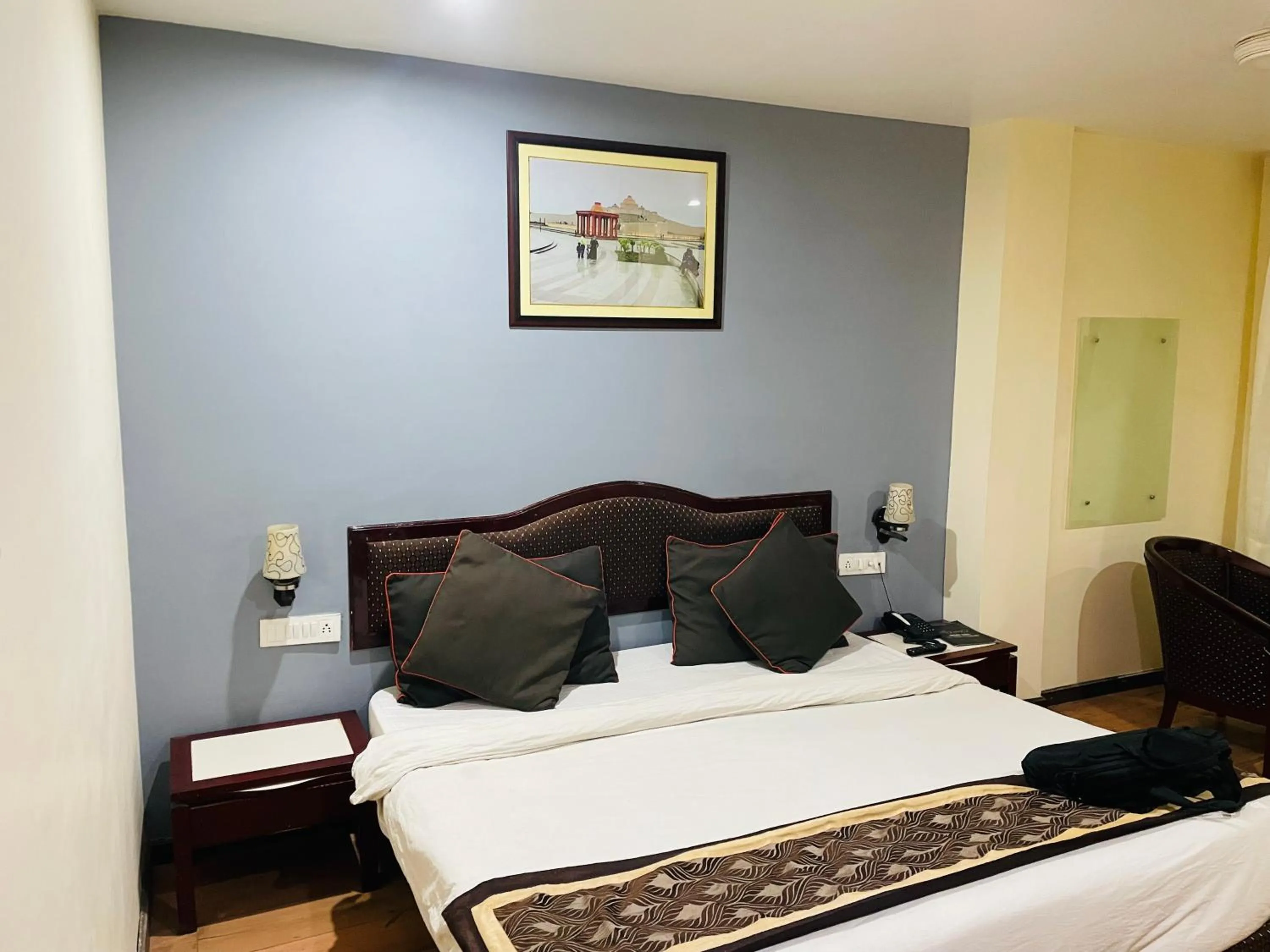 THE ROYAL PRESIDENCY INN