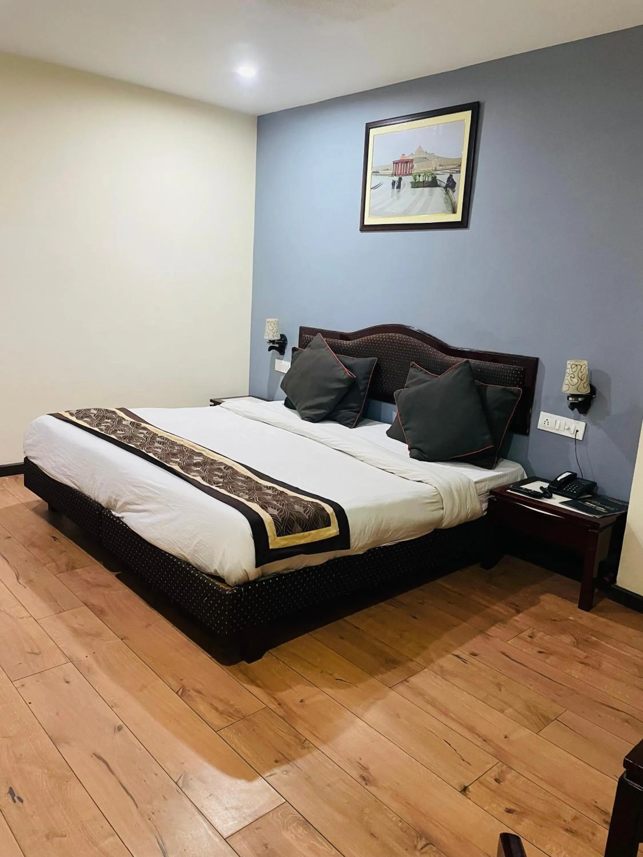 THE ROYAL PRESIDENCY INN