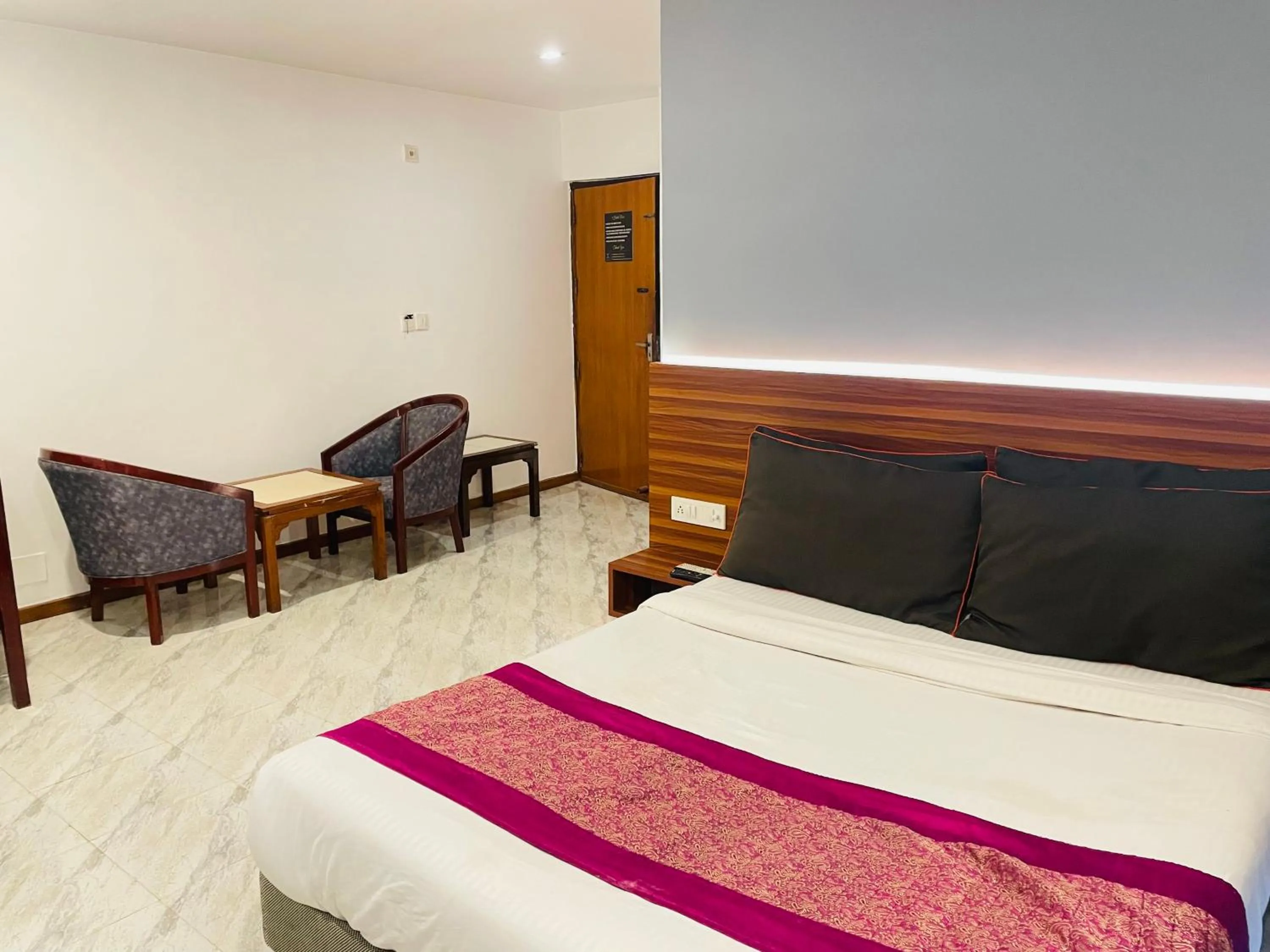 THE ROYAL PRESIDENCY INN