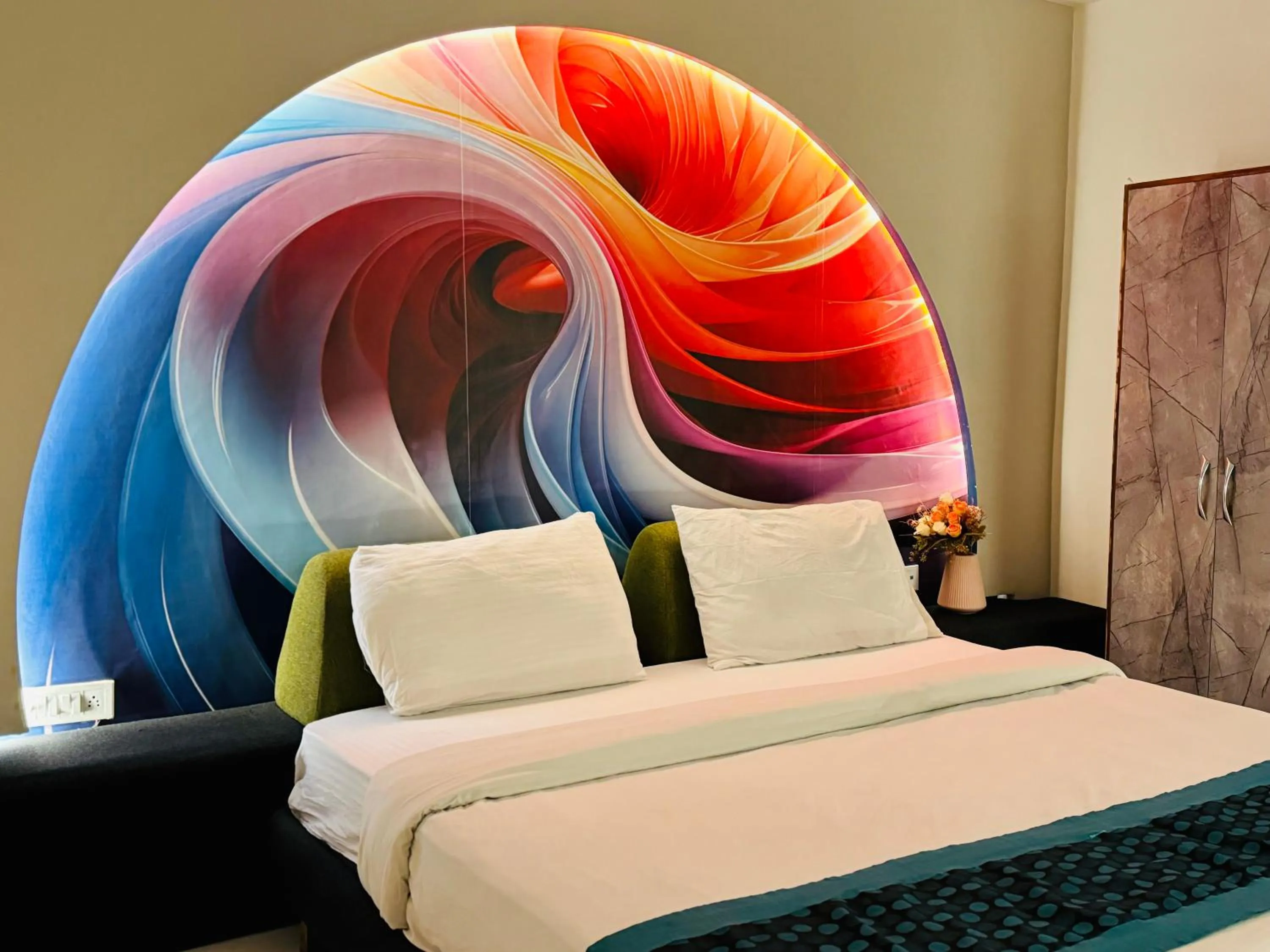 THE ROYAL PRESIDENCY INN