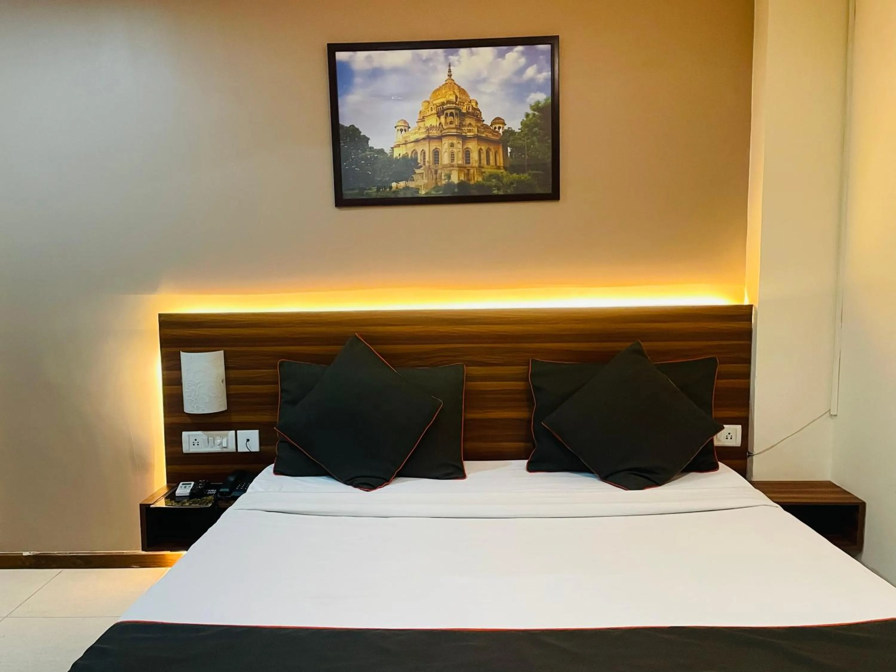 THE ROYAL PRESIDENCY INN