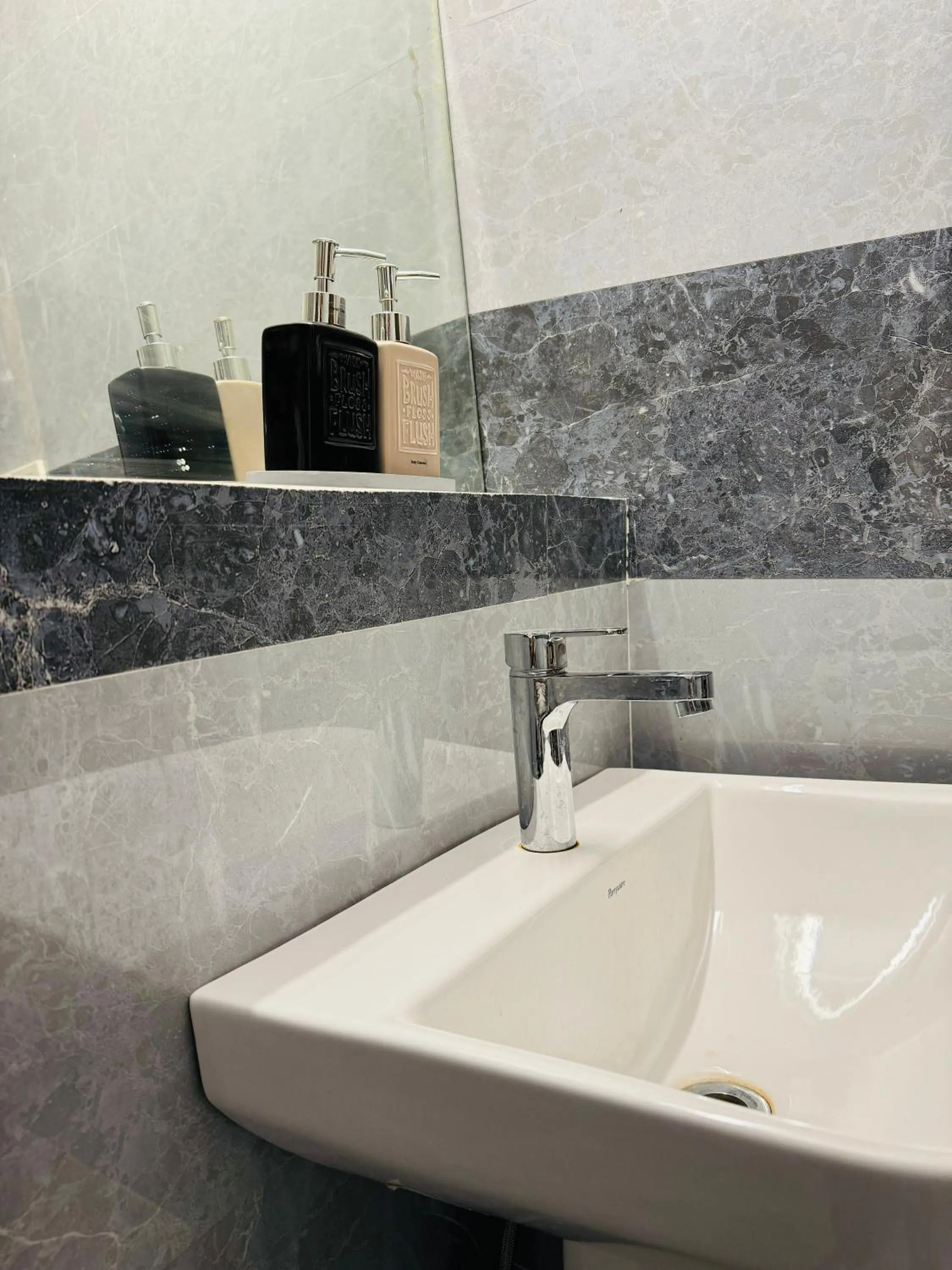 THE ROYAL PRESIDENCY INN