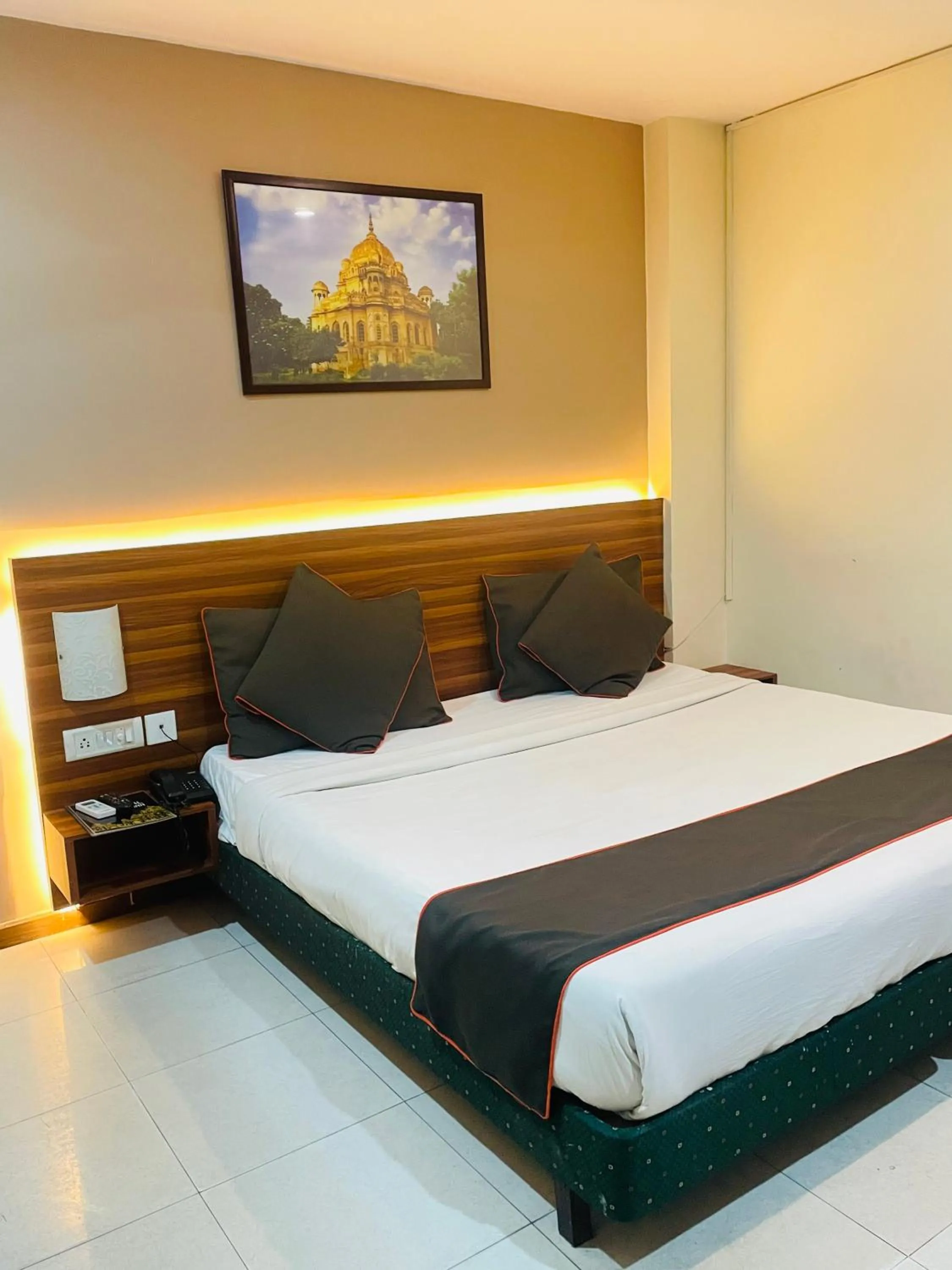 THE ROYAL PRESIDENCY INN