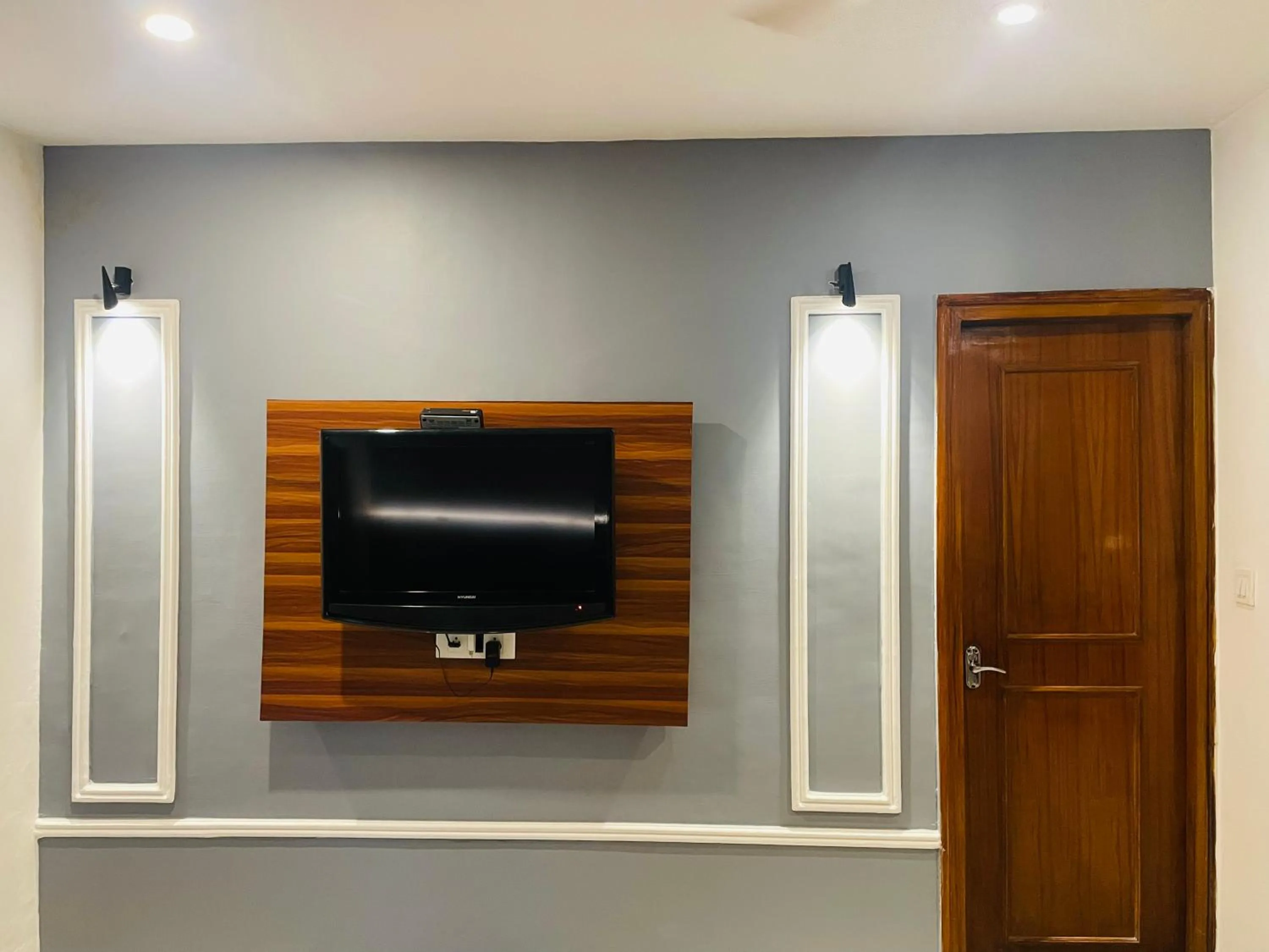 THE ROYAL PRESIDENCY INN