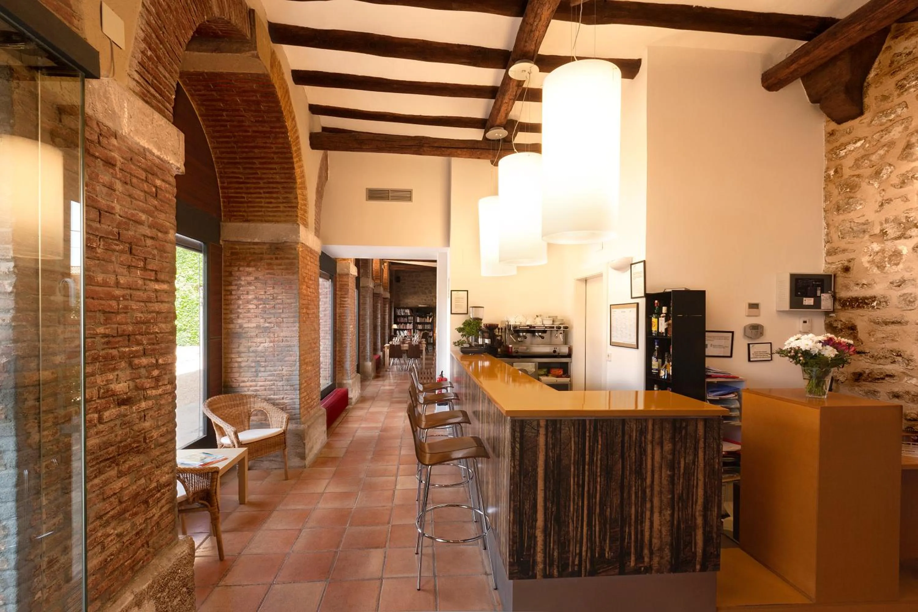 Lounge or bar in Hospedería de Alesves