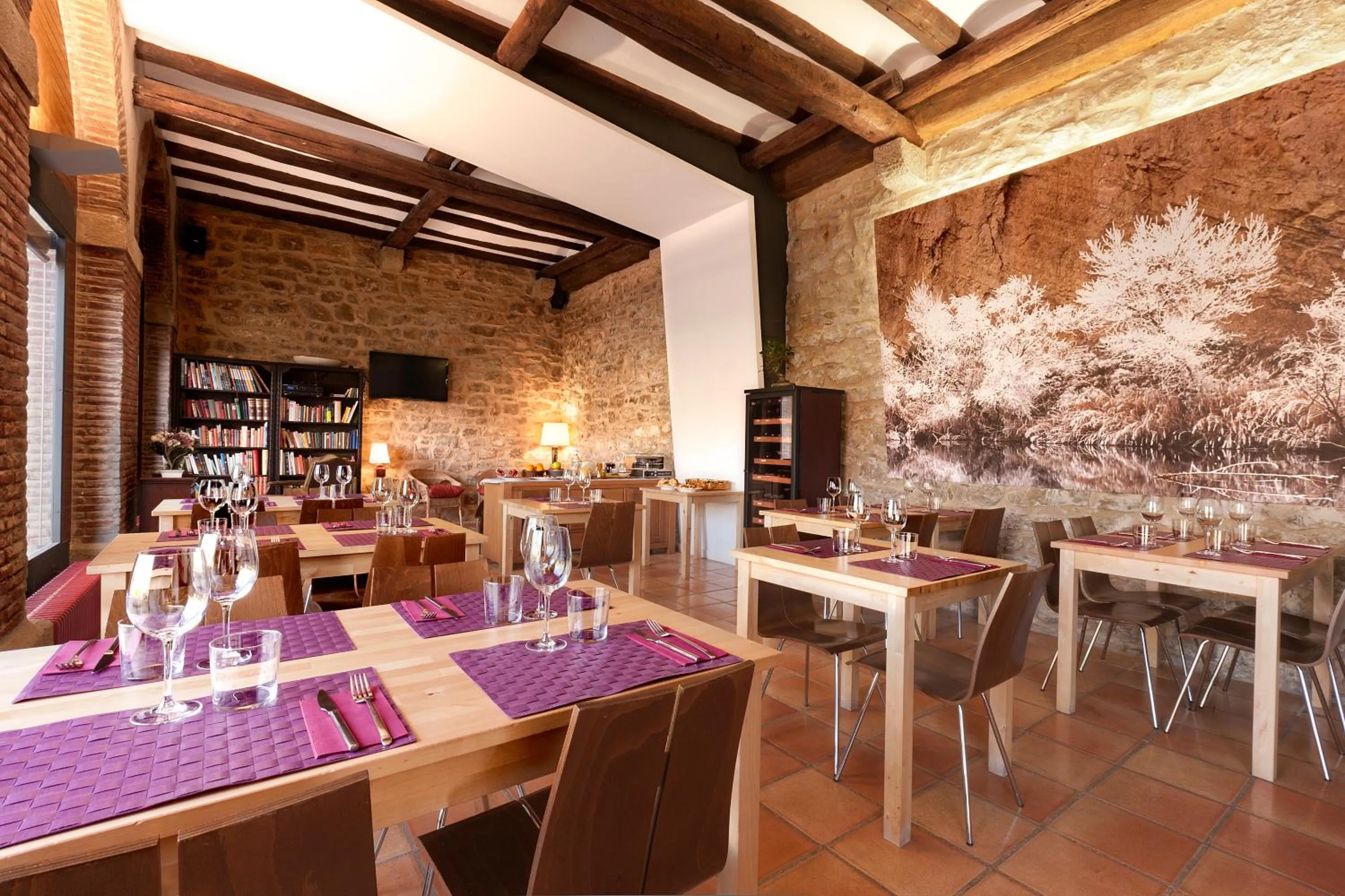 Restaurant/places to eat in Hospedería de Alesves