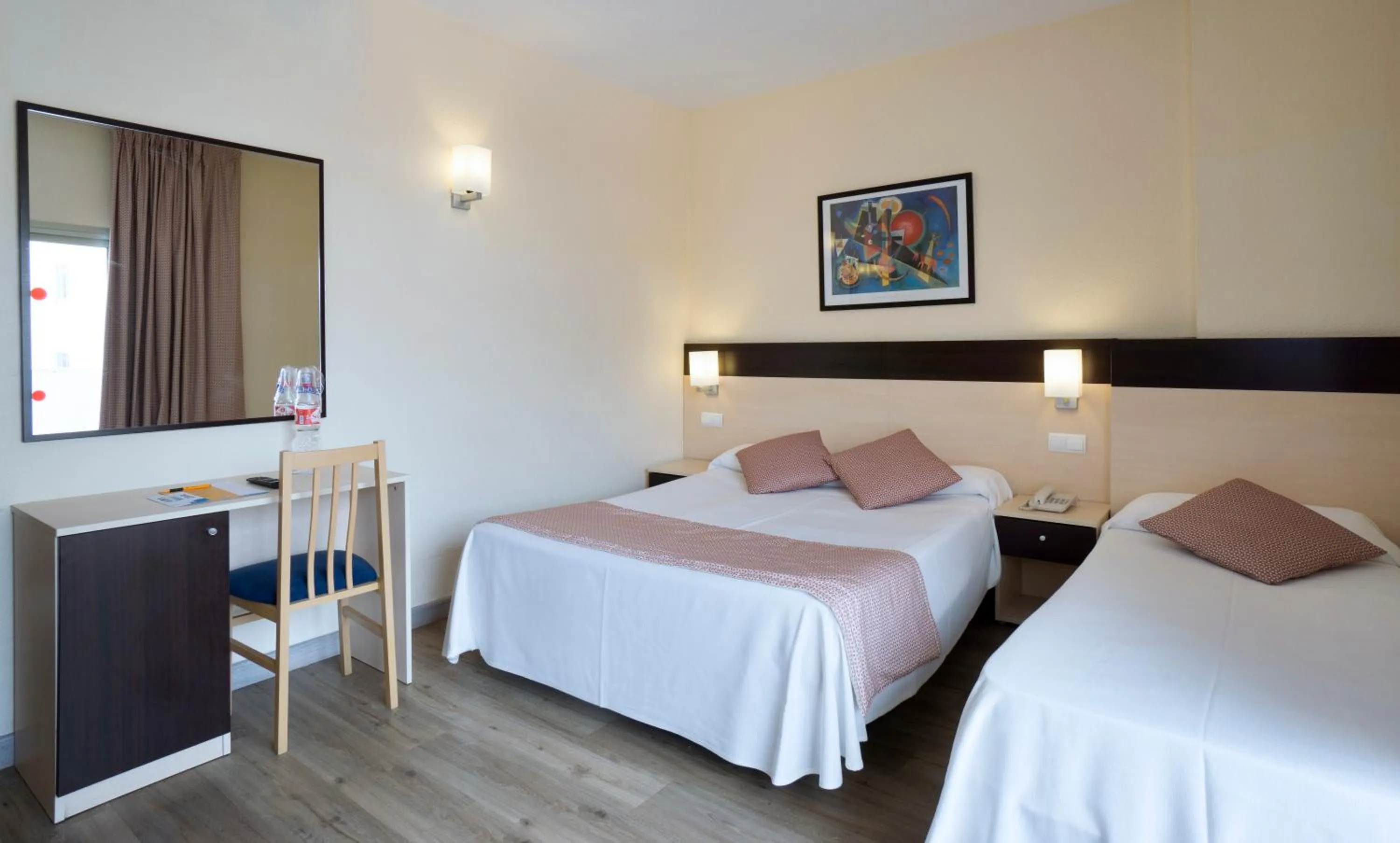 Photo of the whole room, Bed in Sandos Griego