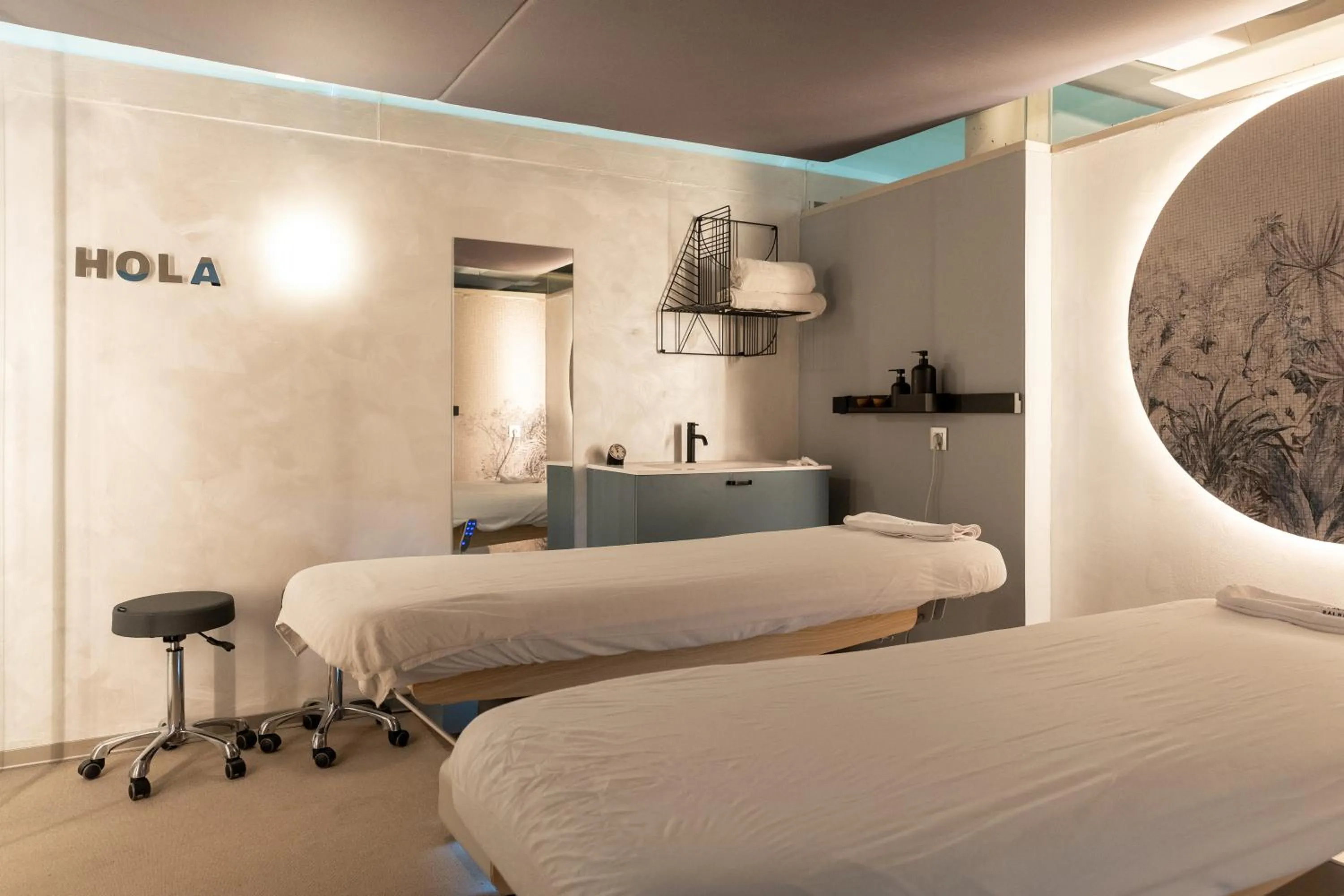 Massage, Bed in Hotel Balneario La Hermida