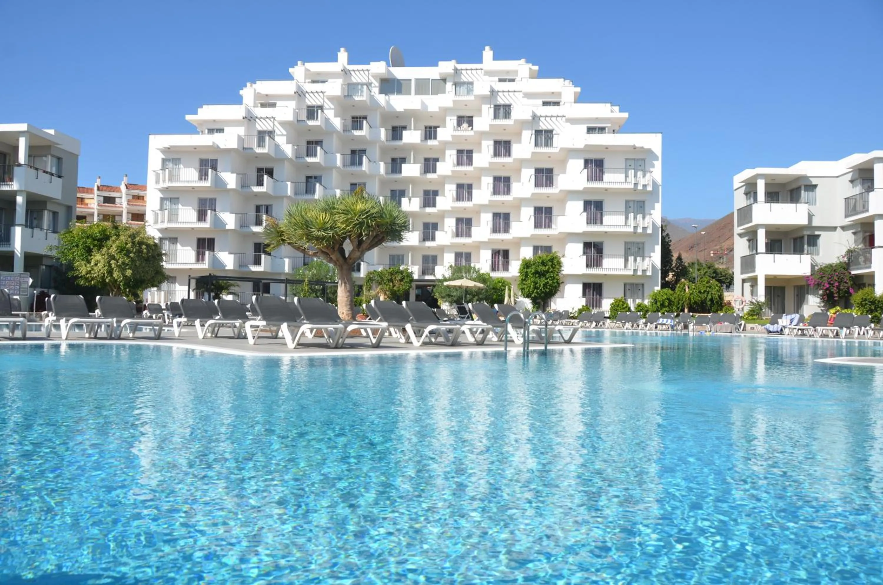 Swimming pool in HG Tenerife Sur