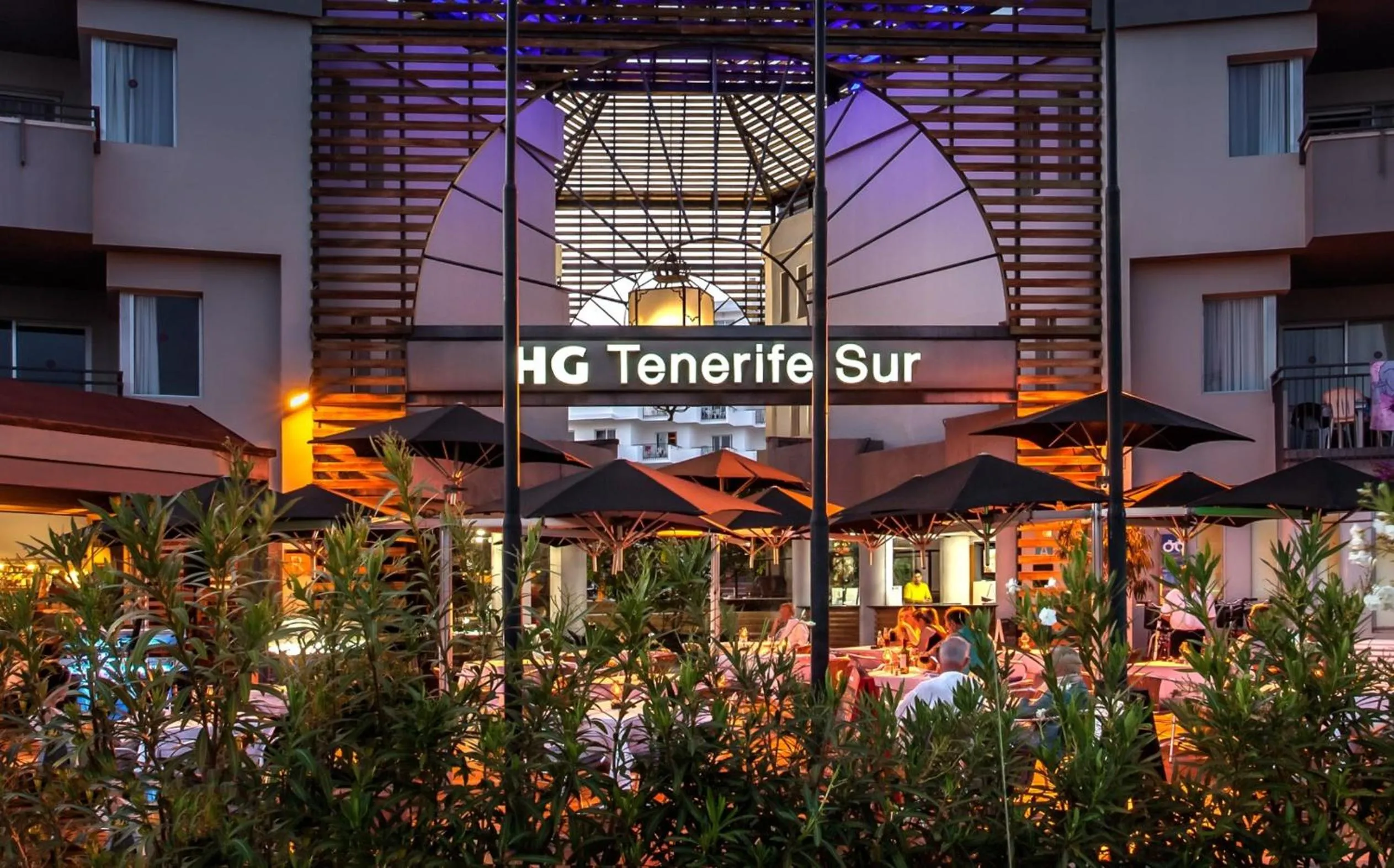 Facade/entrance in HG Tenerife Sur