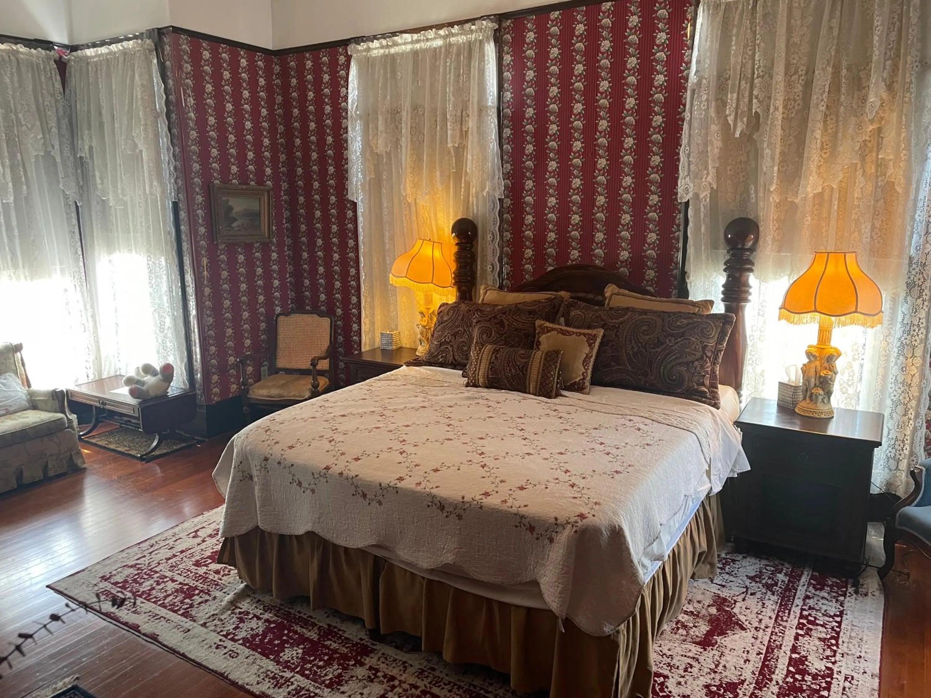 Bedroom, Bed in Grand Gables Inn